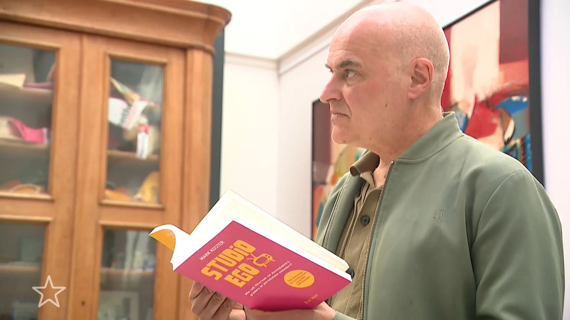Mark Koster hekelt publieke omroep in zijn nieuwe boek Studio Ego