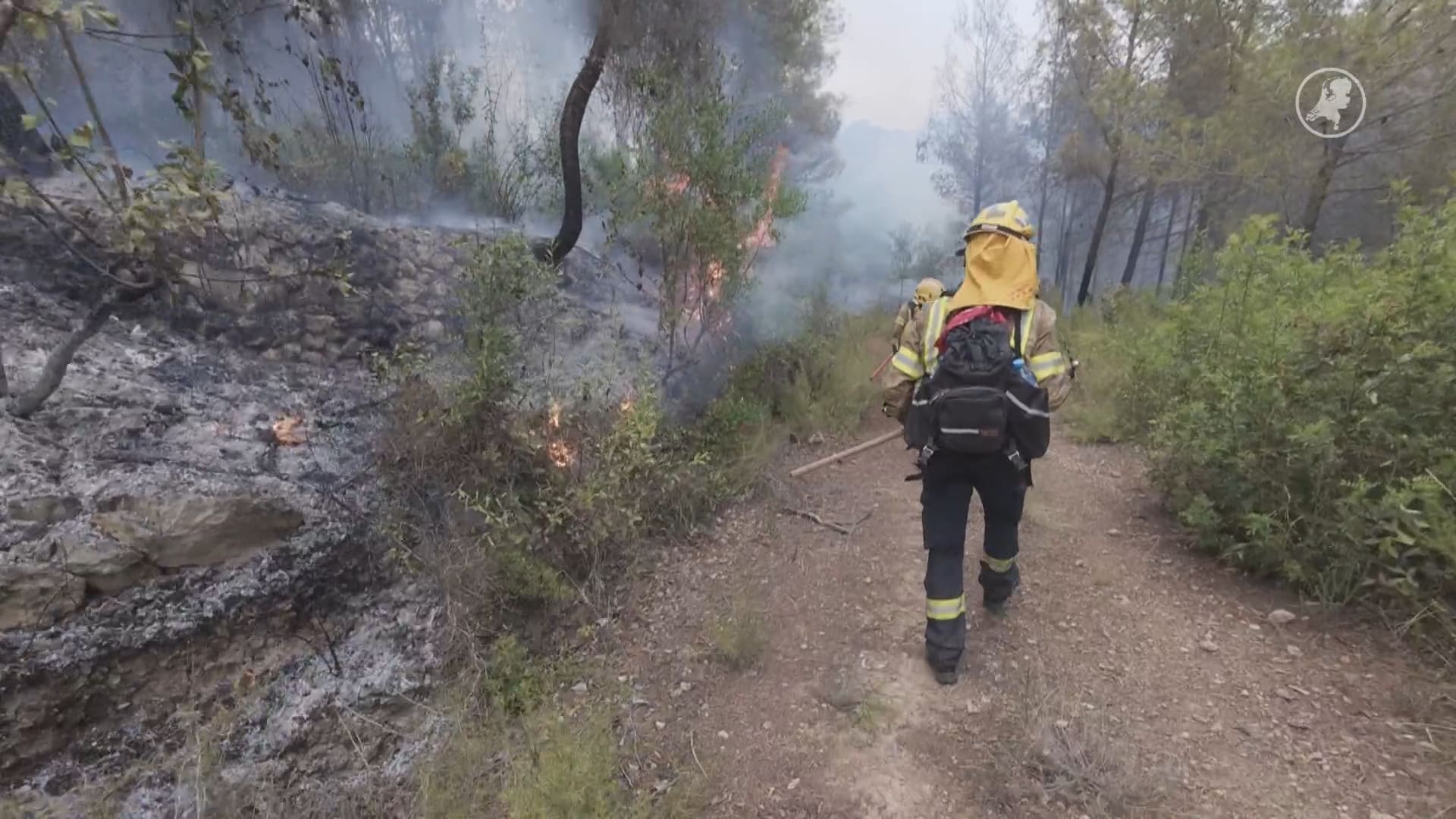 Nederlandse brandweerlieden die hielpen met blussen in Spanje weer terug