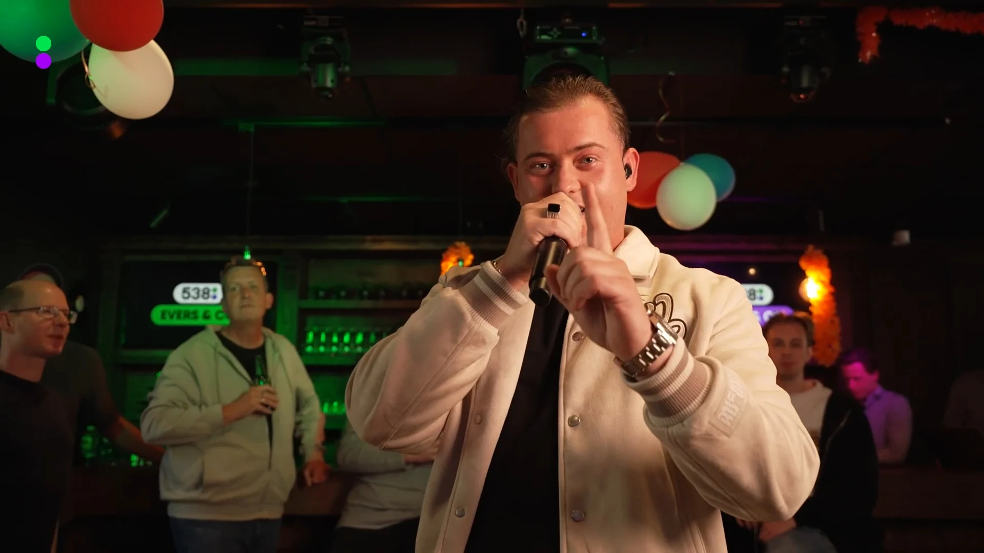 Delano Bisschops - Waar Ga Jij Zo Laat Naartoe bij Evers & co.