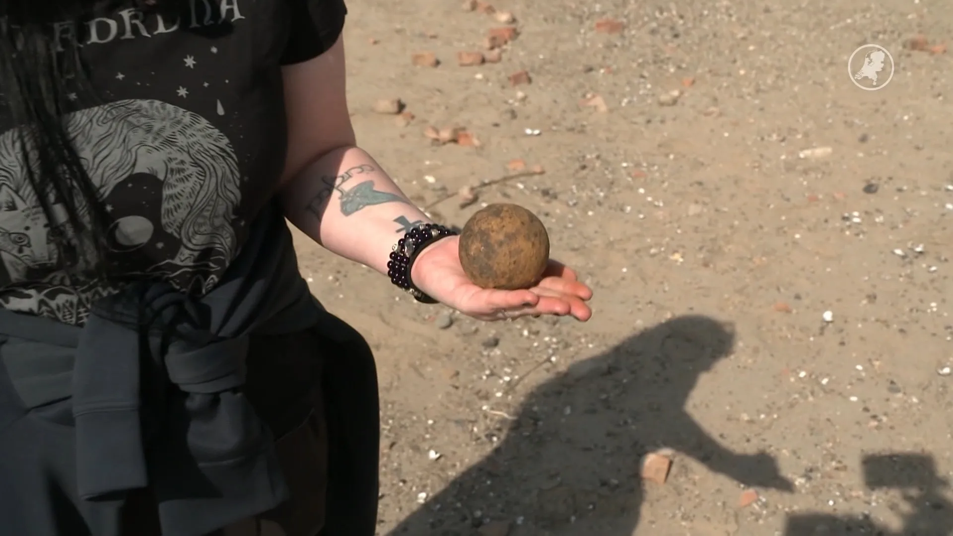 Droogte legt geheimen bloot: archeologen speuren langs de Waal