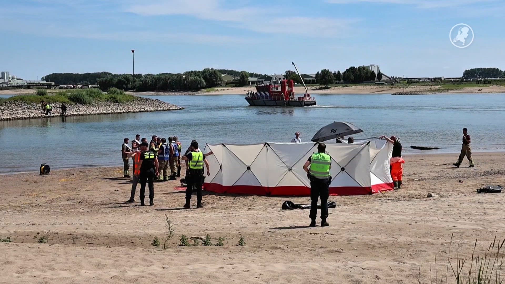 Vrouw verdronken in Waal nadat ze kinderen uit het water haalde