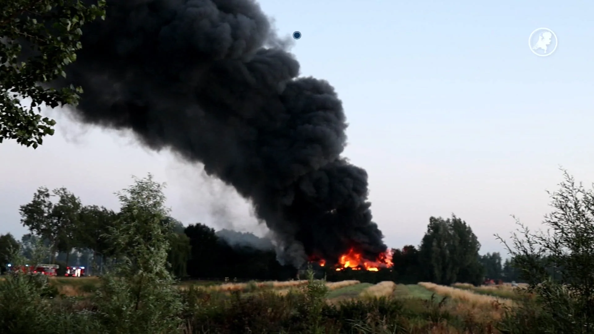 Zeer grote brand langs A4 bij Weteringbrug