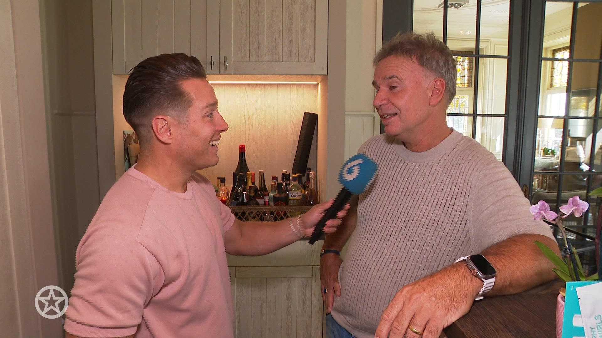 Tino Martin duikt op in realityserie De Bogaartjes