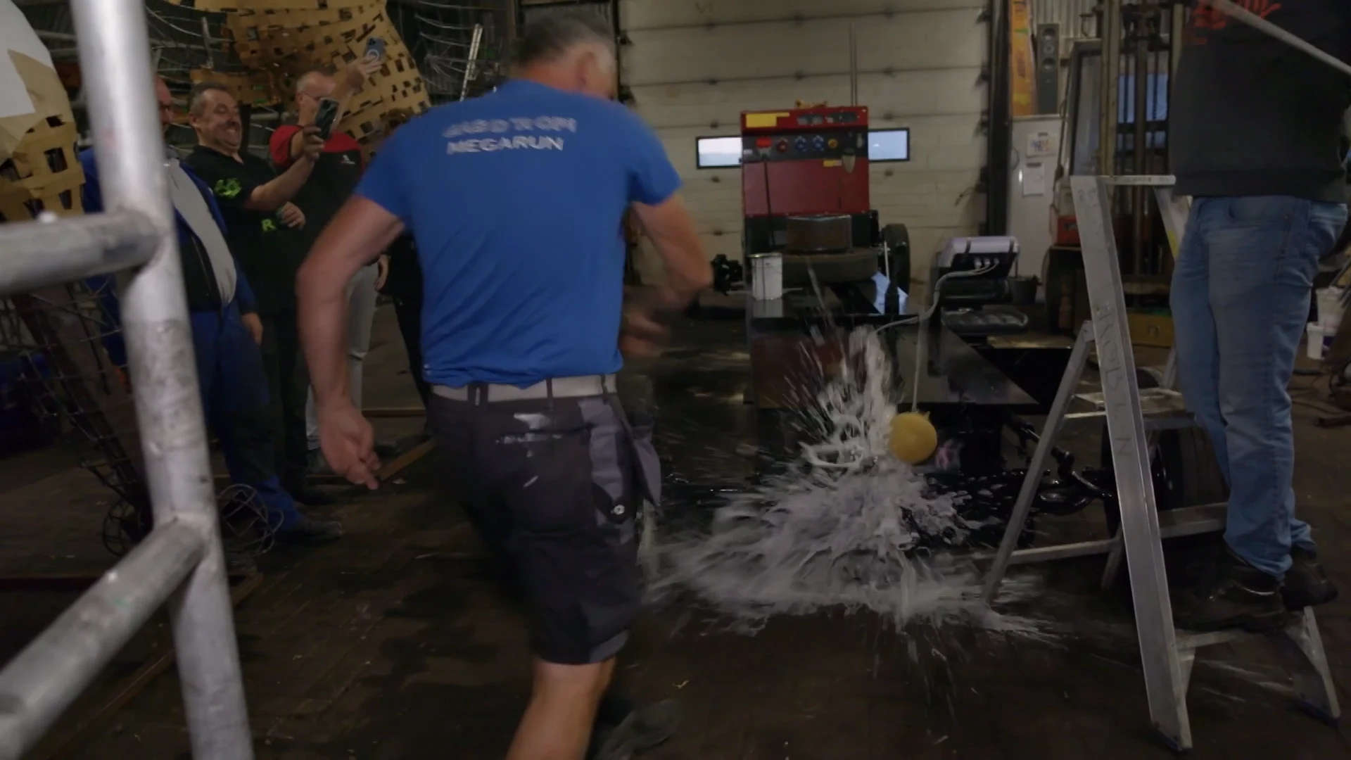 Bier vloeit rijkelijk: team Hebbes doopt nieuw onderstel