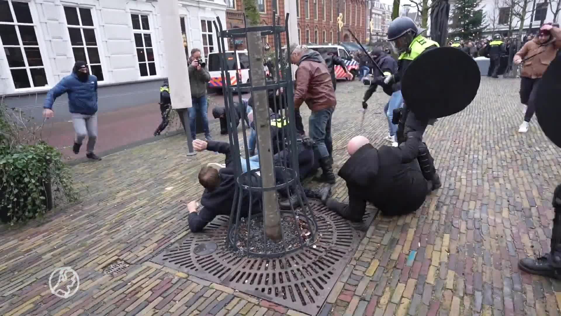 Moskeeën roepen op: verbied verbranden van heilige boeken bij demonstraties