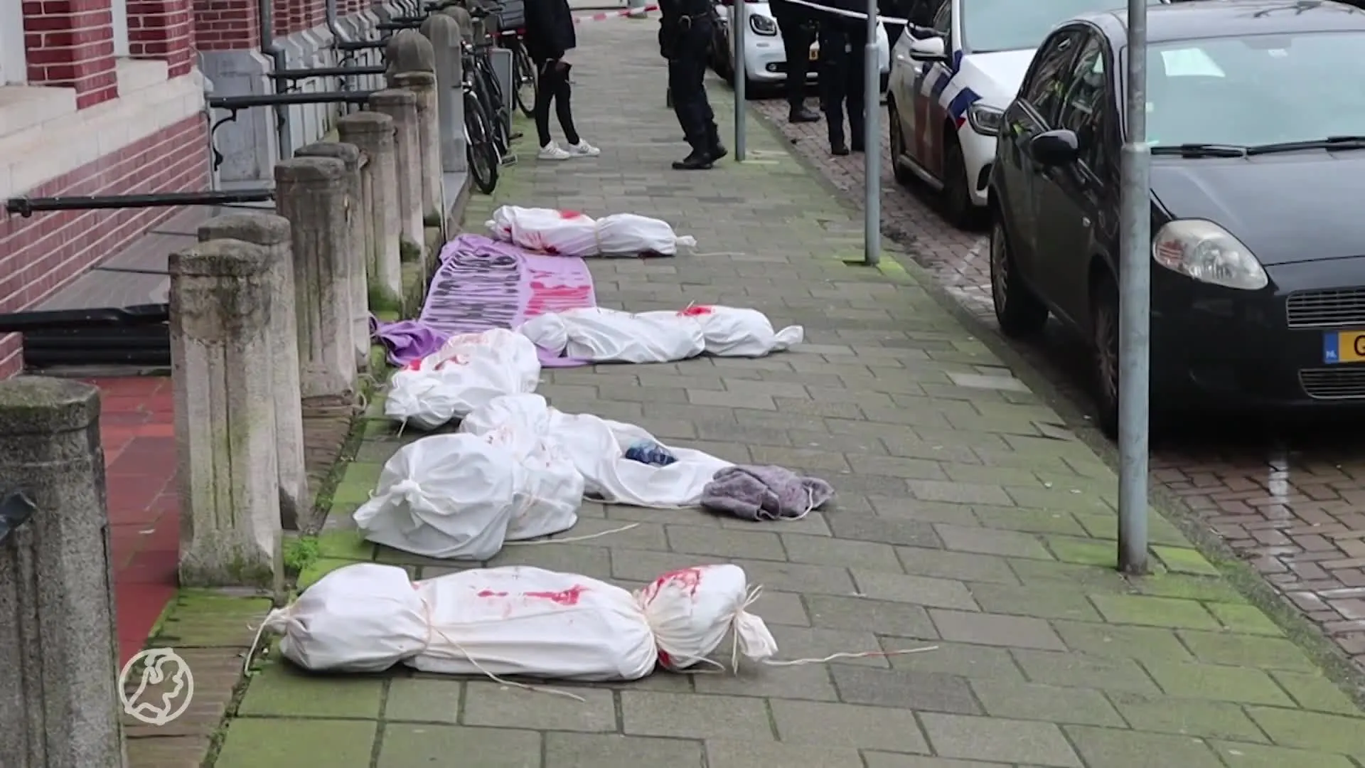 'Lijkzakken' neergelegd bij Duits consulaat, politie doet onderzoek