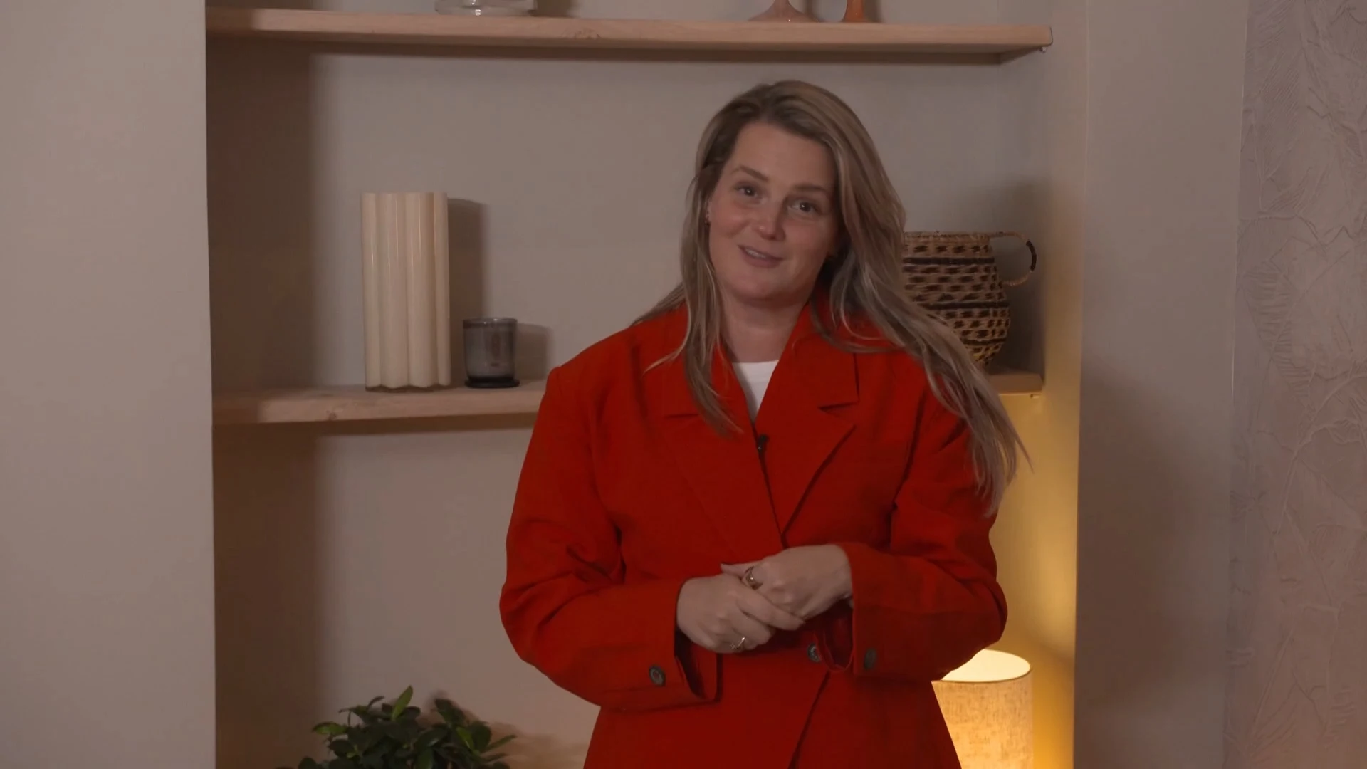 Laura kleedt het huis van Harm en Mylène aan