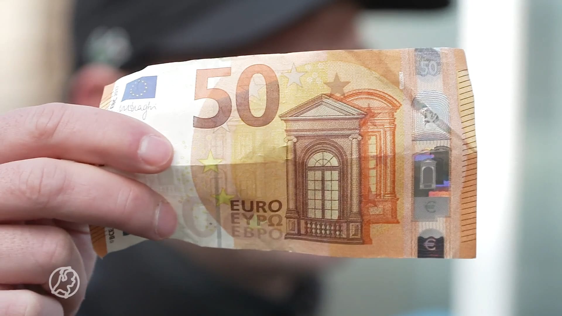 Anonieme weldoener verstopt grote bedragen geld