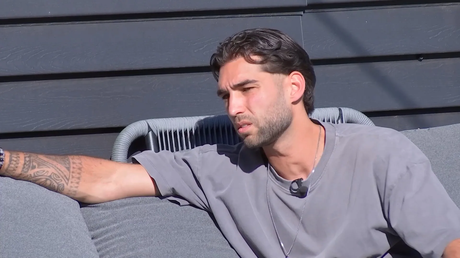 Ricky waarschuwt Joshlyn voor Roxy en Robert