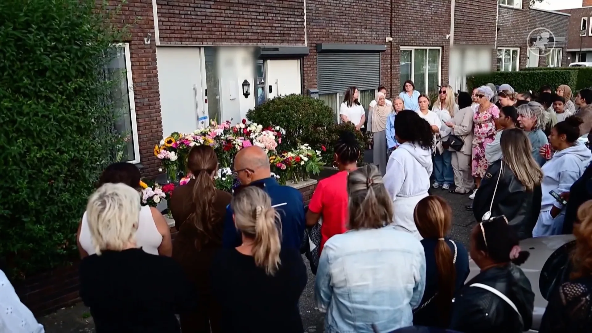 Tientallen herdenken doodgeschoten vrouw (34) in Den Haag
