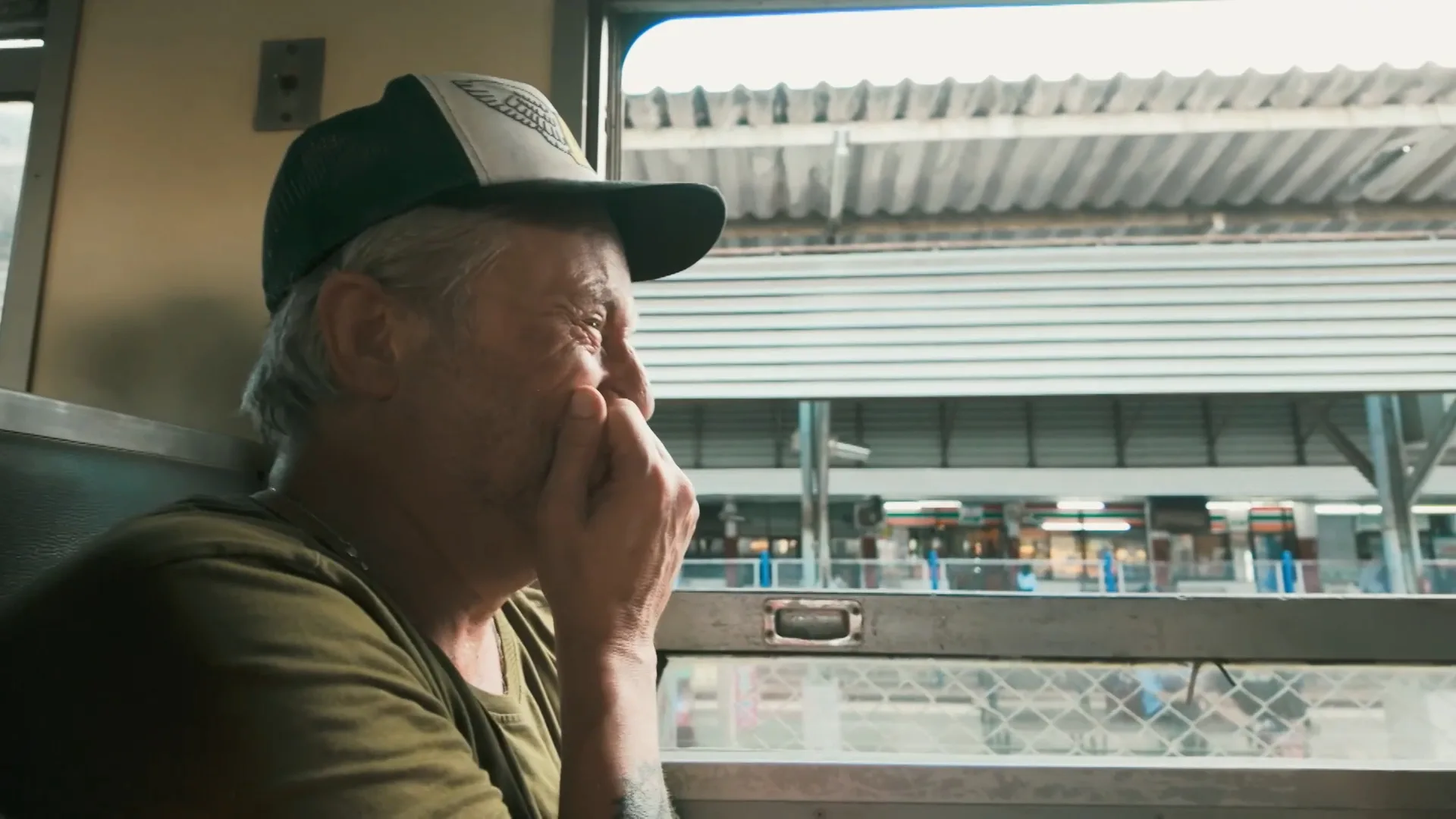 Team Thomas dreigt overstap te missen in oude trein