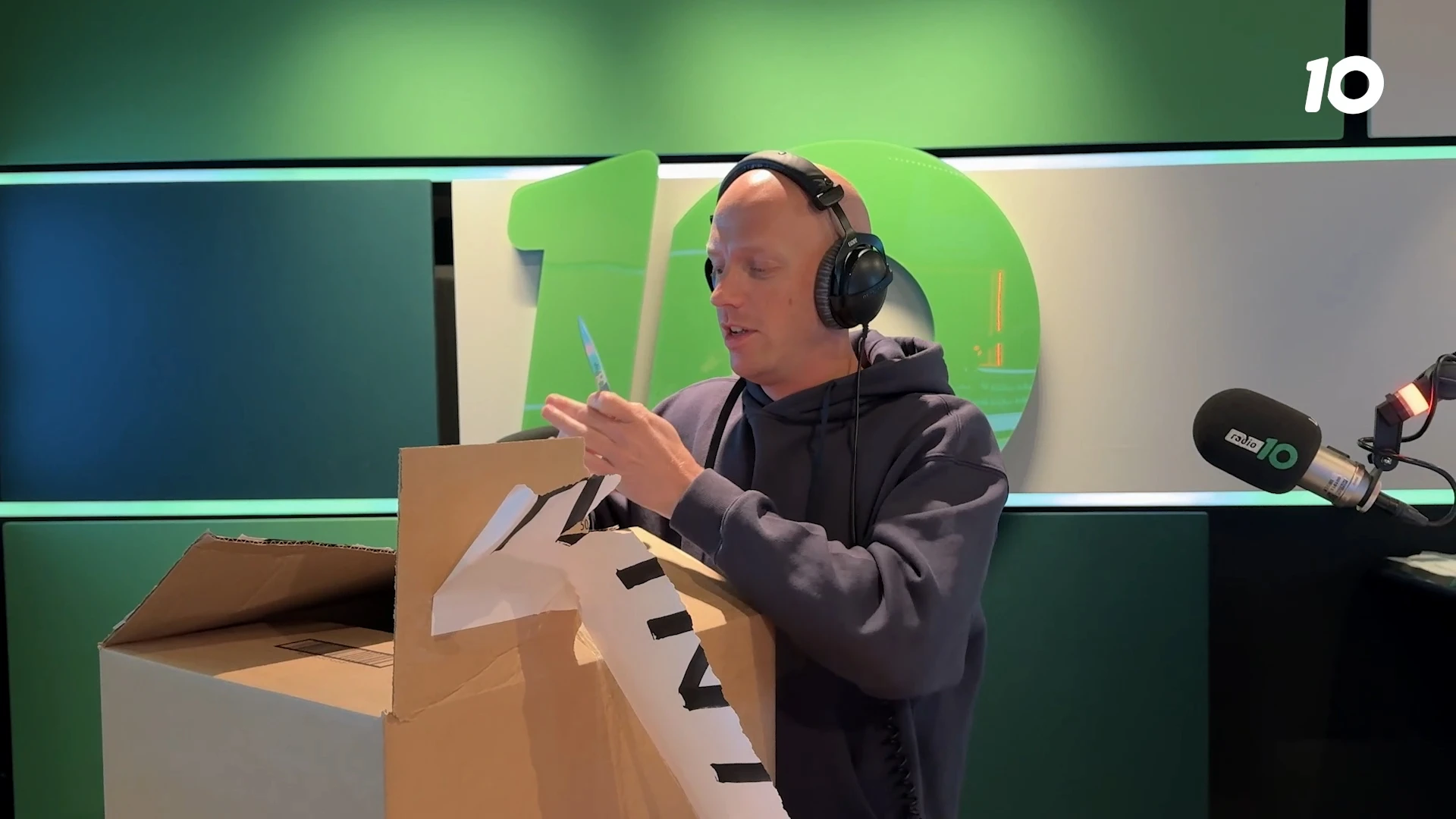 Dit is hint 2 voor De Lach van 10!