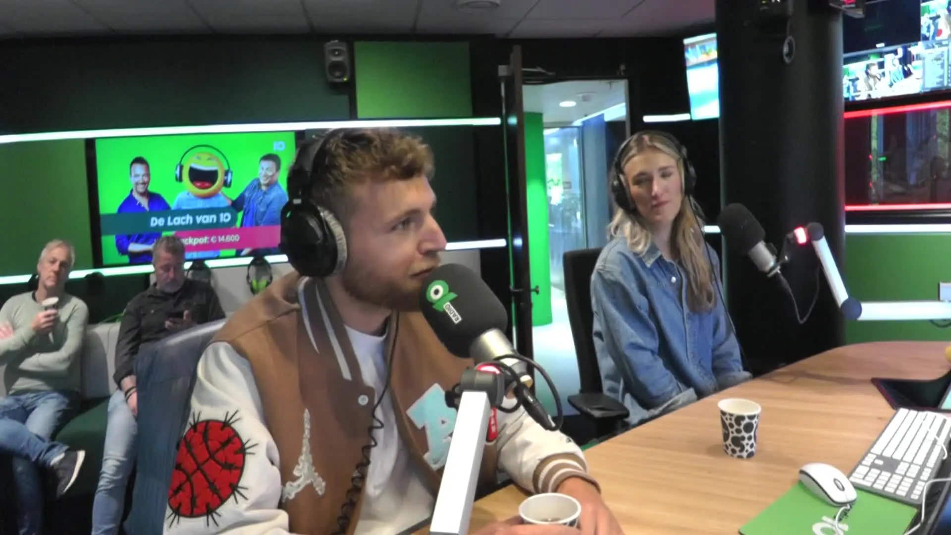 Suzan en Freek in de studio