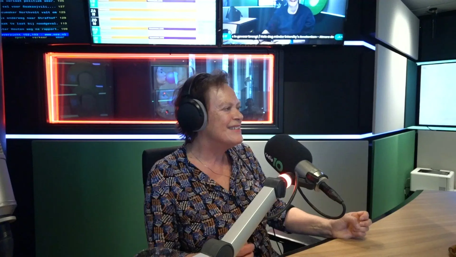 Mevrouw Stemband kent de liedjes uit De Grote Meneer Kaktus Show nog goed!