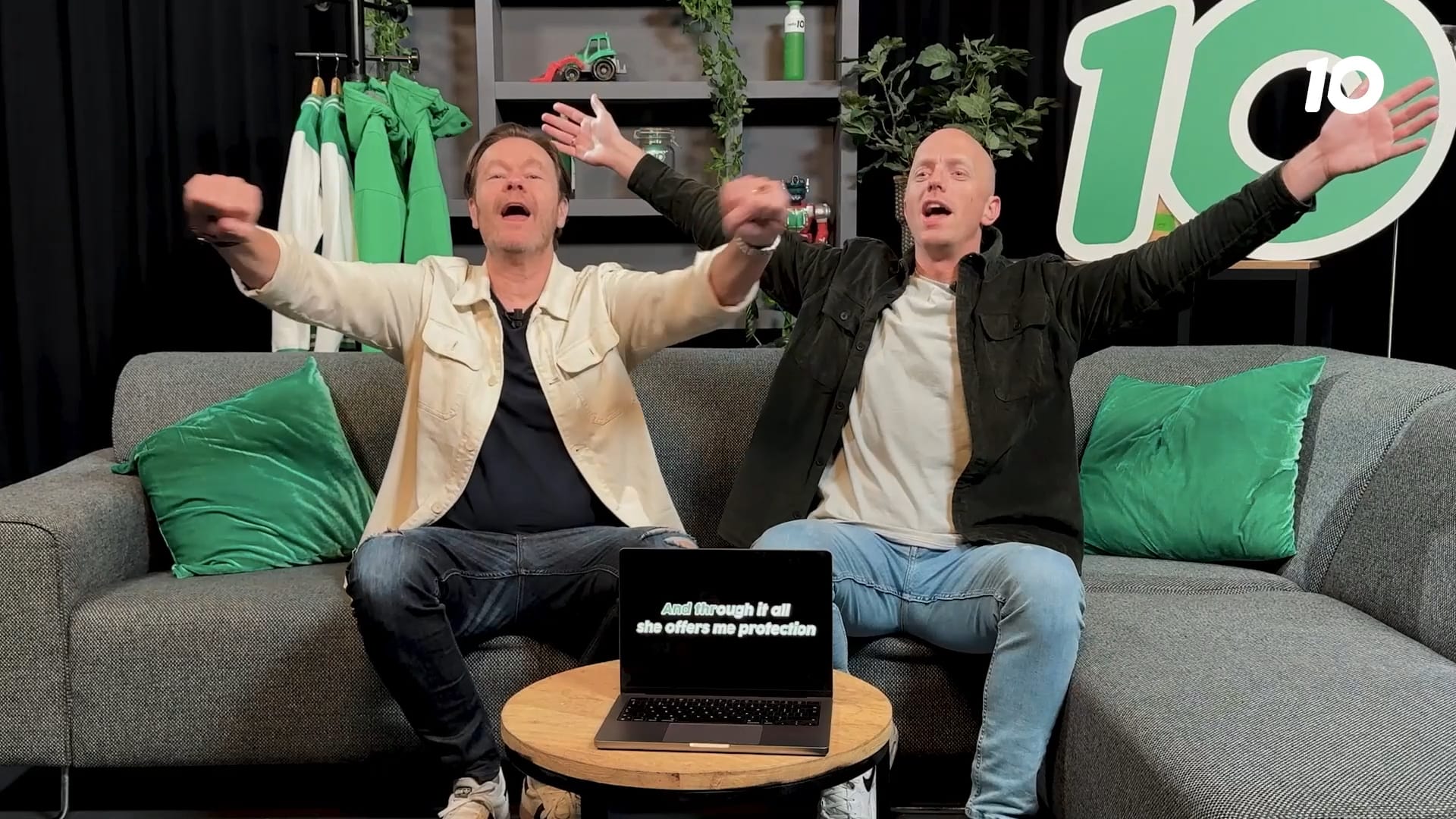 Top 4000 Challenge #1: Blind Karaoke