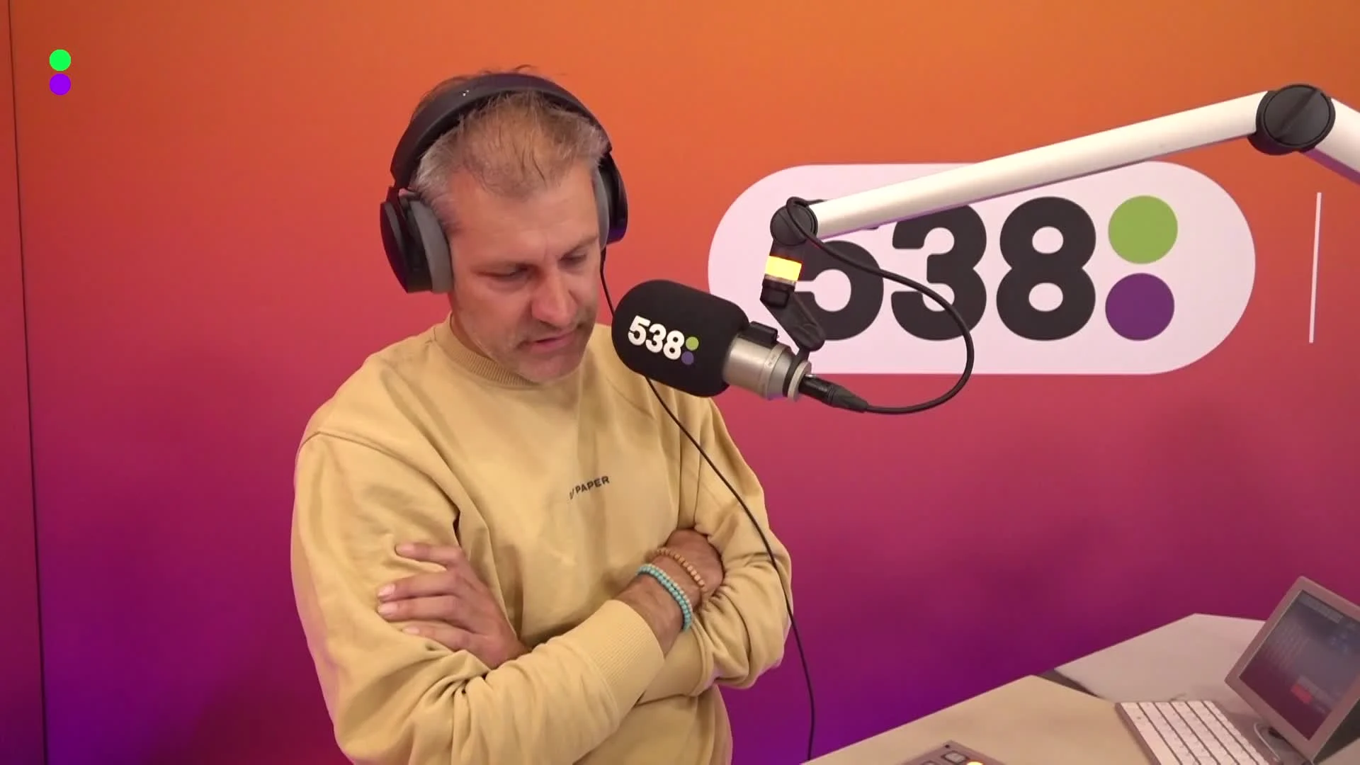 De 538 Middagshow belt met Ryan Babel
