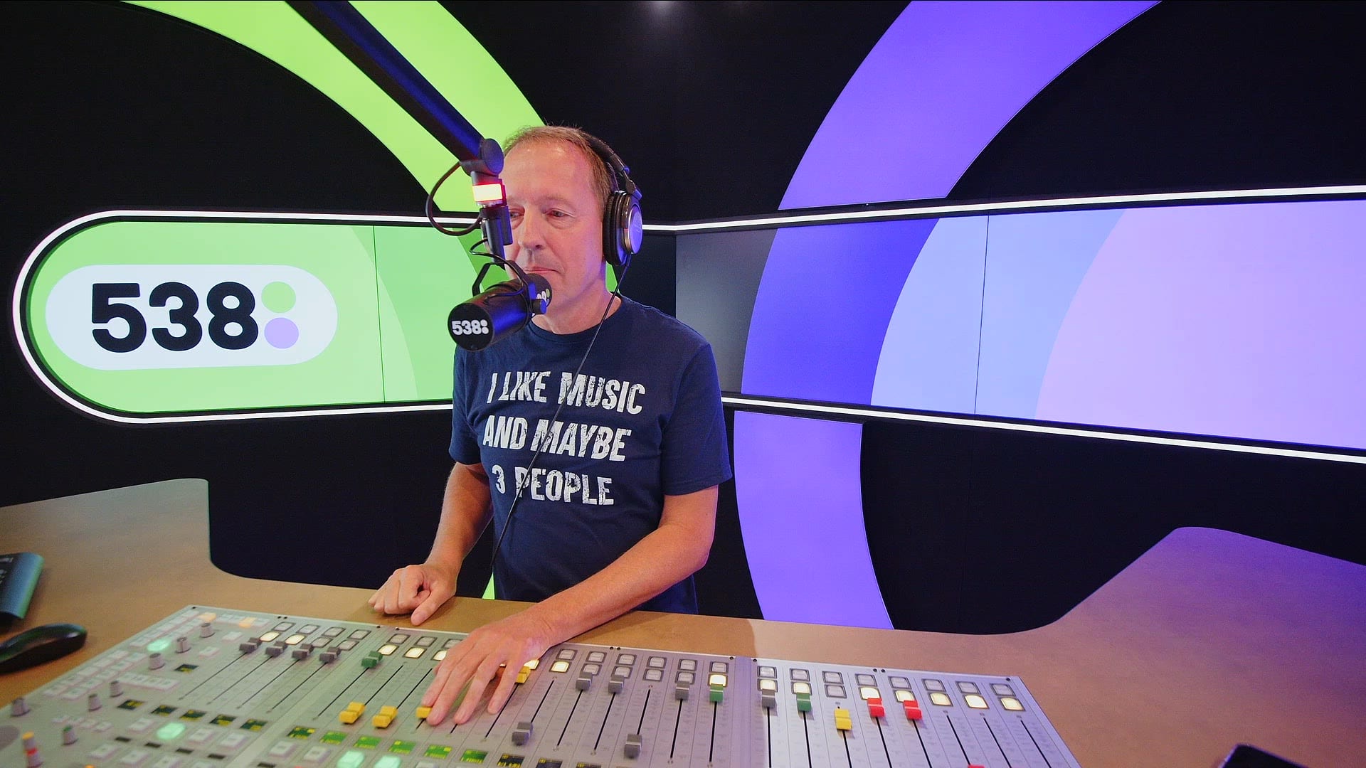 Edwin Evers komt met een hele nieuwe versie van Hazes' De Vlieger