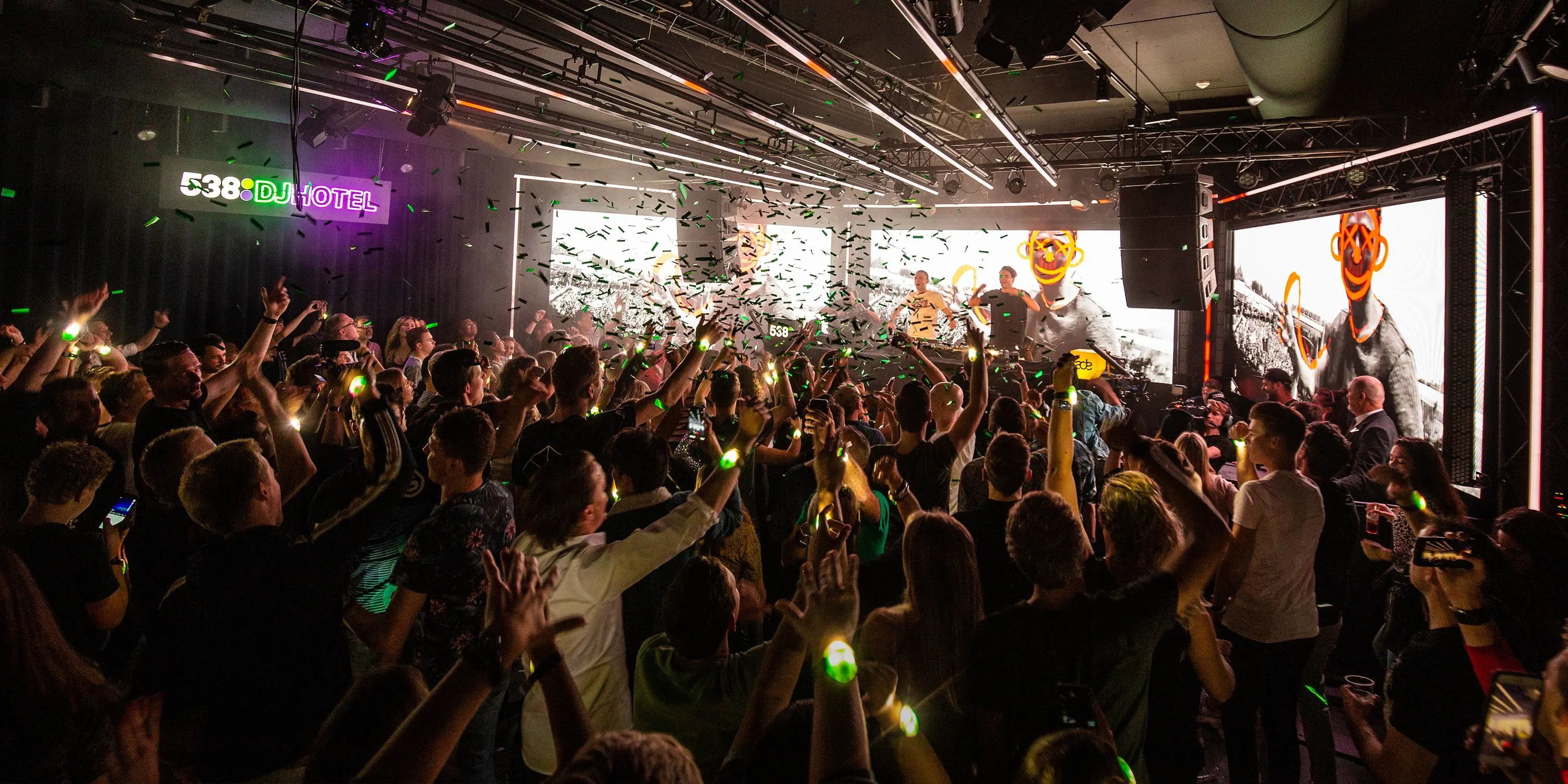 Dit nummer hoorde je o-ver-al tijdens ADE!