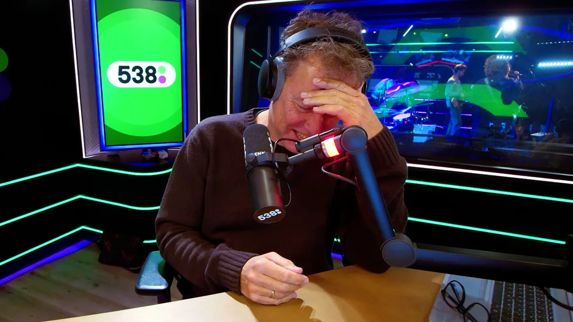 De stamgasten van Evers & co. hebben lootjes getrokken voor Sinterklaas (deel 2)