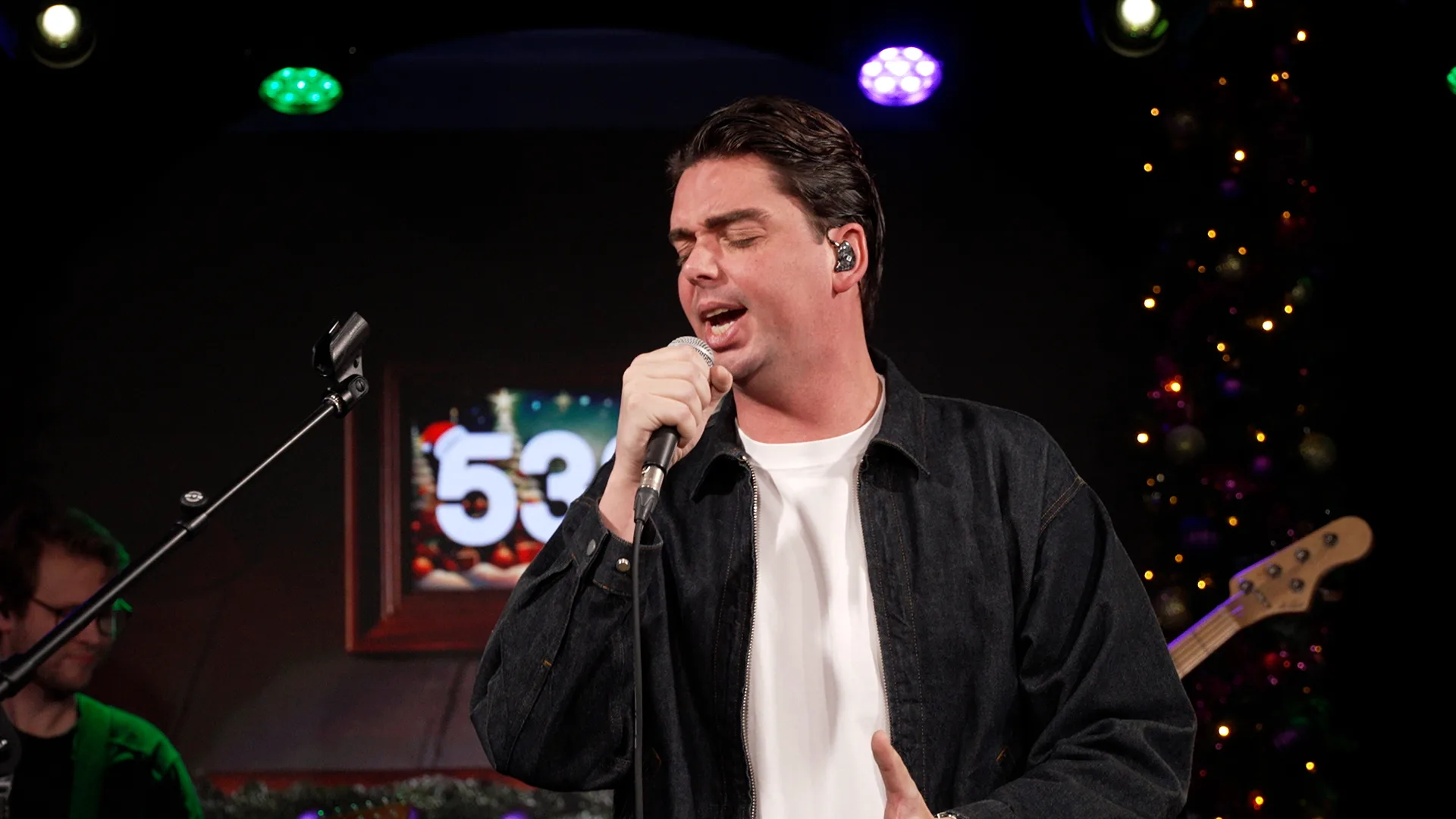 Yves Berendse doet zijn nieuwe kerstsingle live 🎄🎅