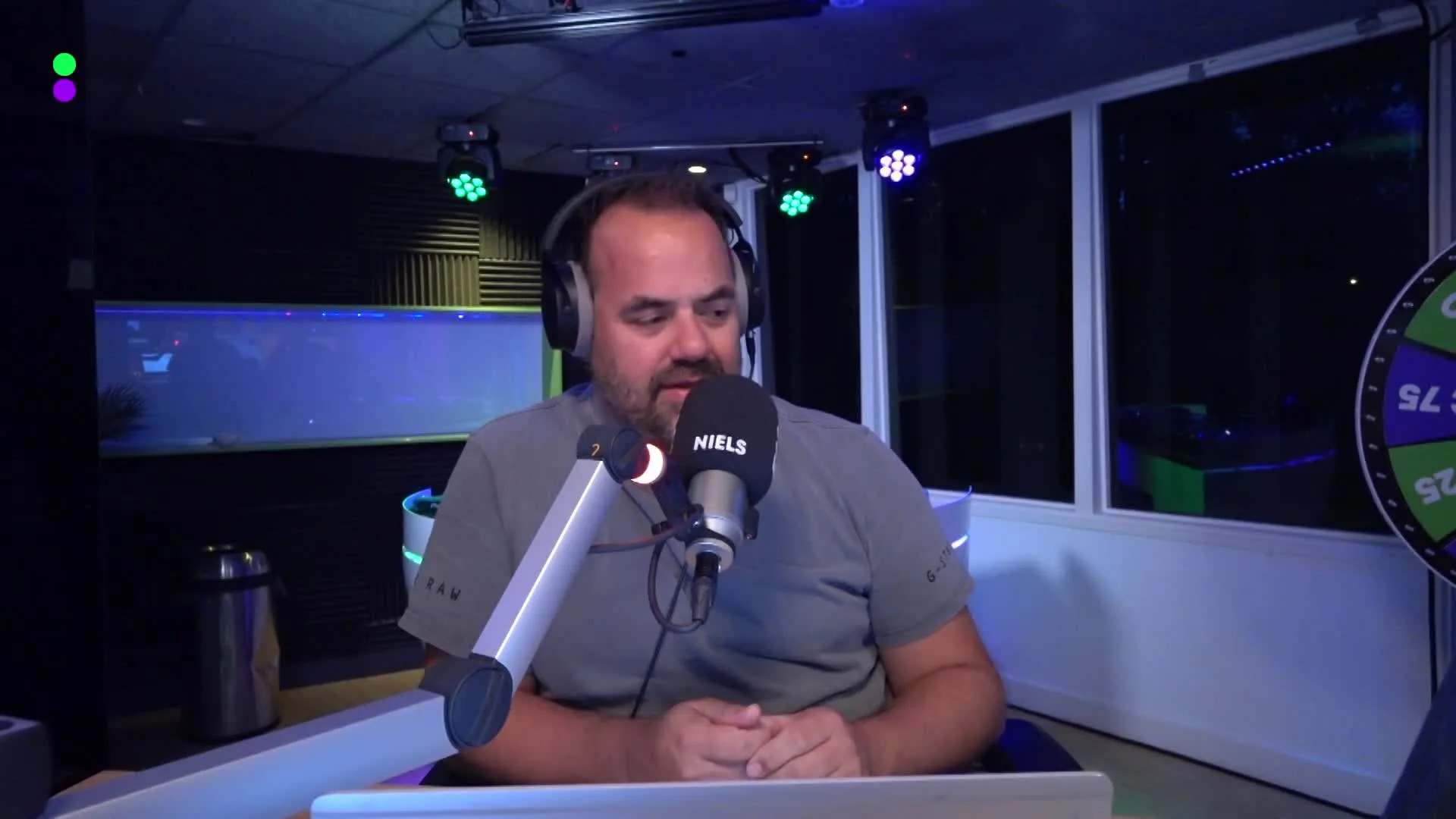 John de Wolf is vergeten zijn kleding mee te nemen naar Italië