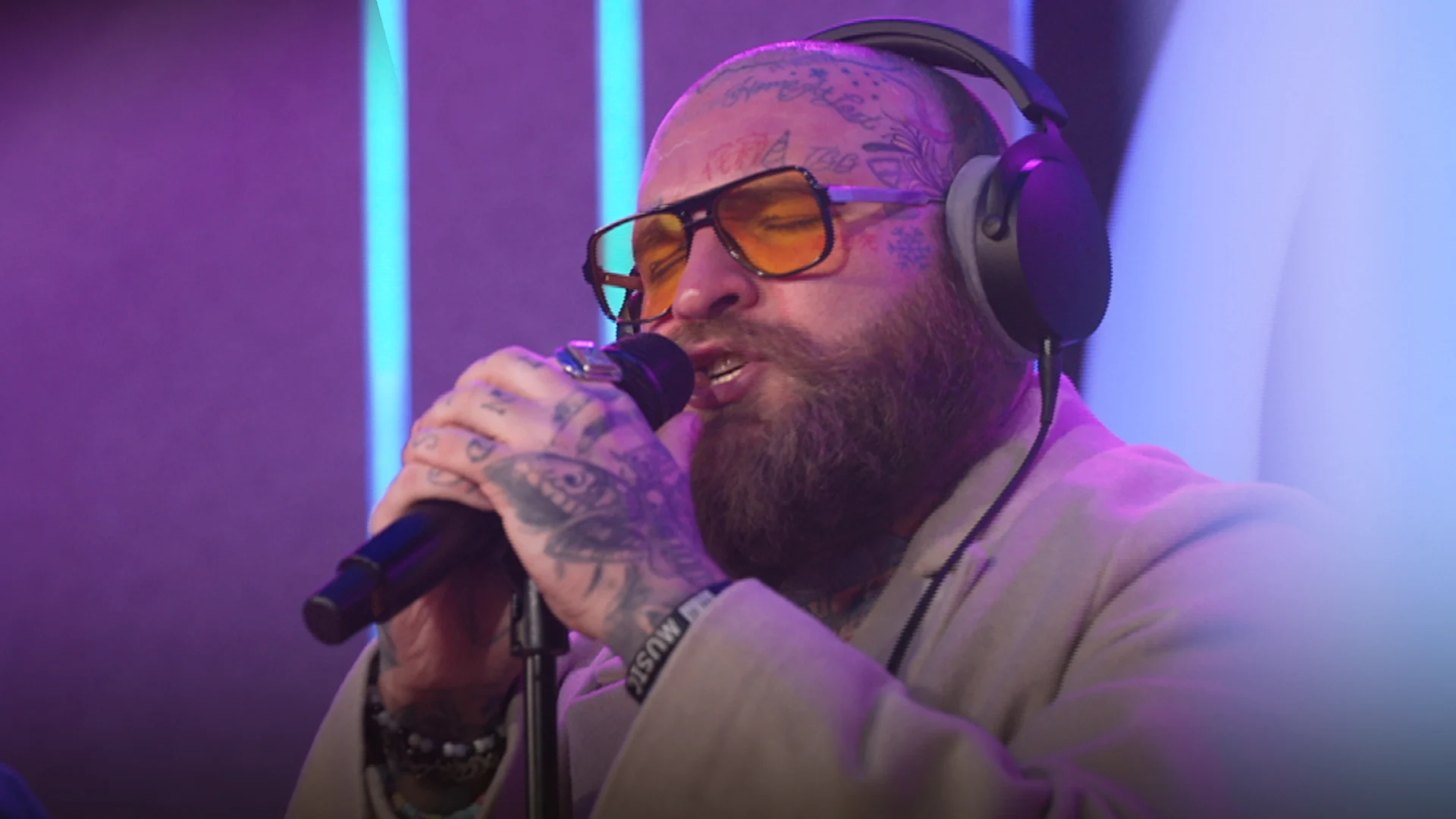 Teddy Swims maakt grote indruk met nieuwe single The Door 🔥