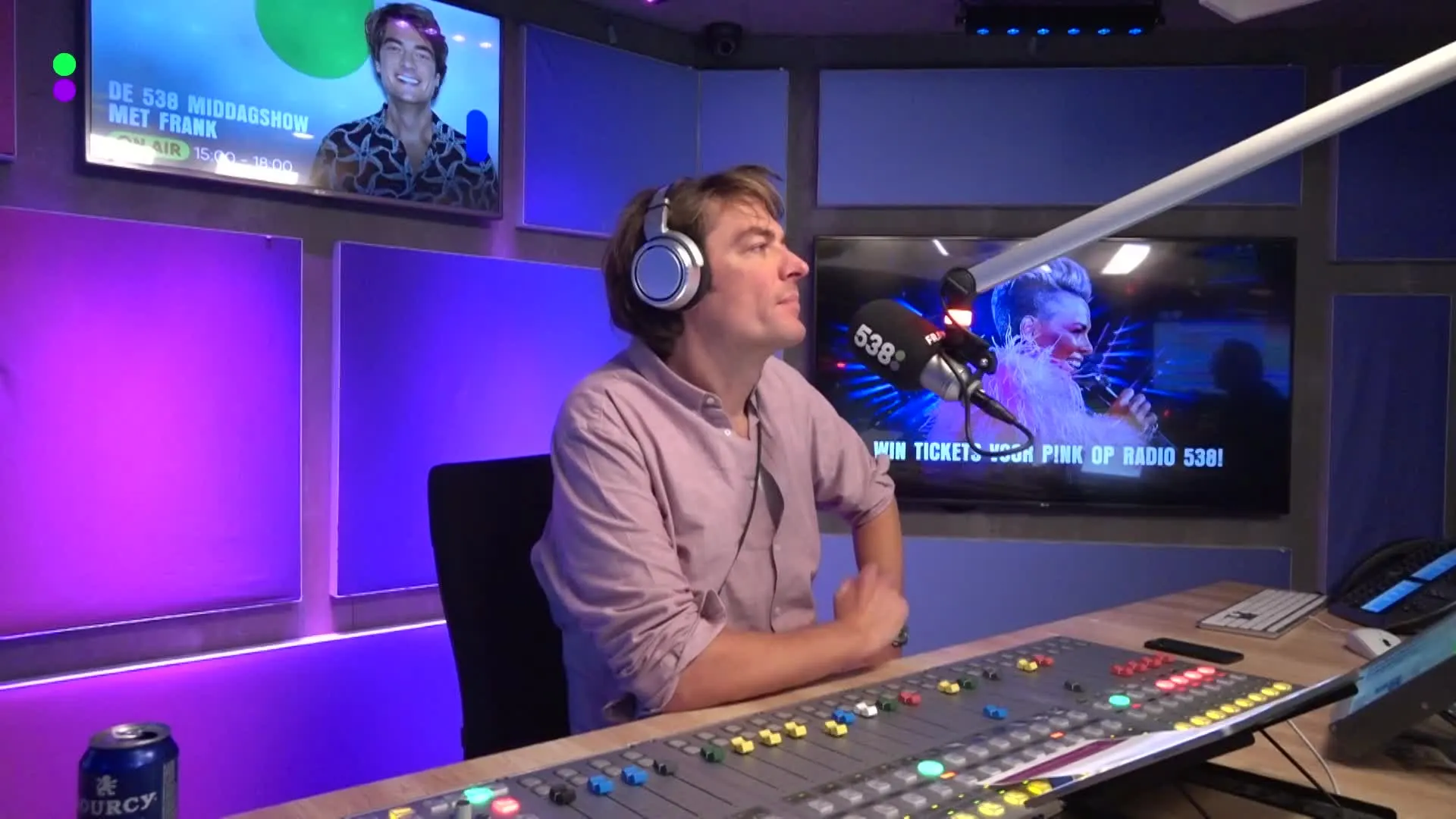 Simon Keizer over nieuwe single met Paul de Leeuw en roddels