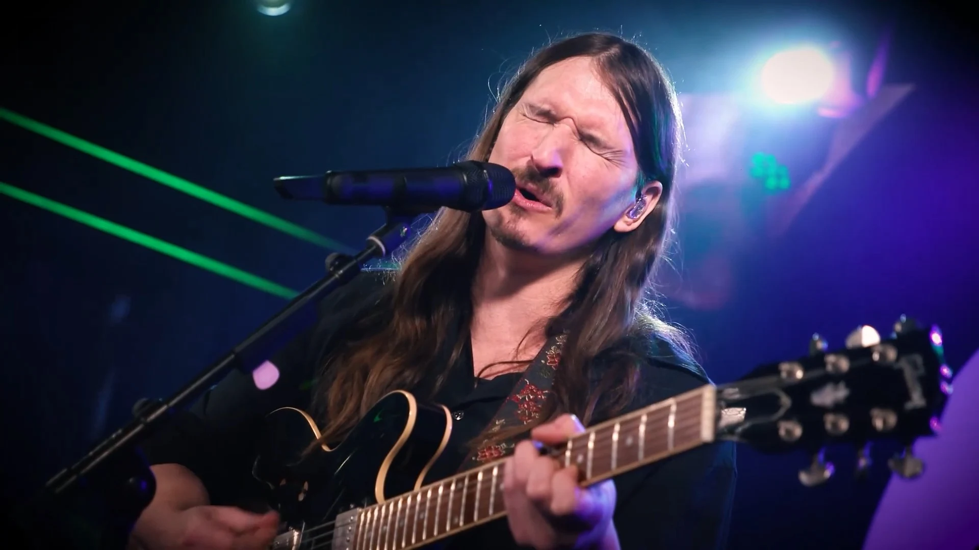 Kensington speelt A Moment voor het eerst live op de radio in De 538 Ochtendshow!