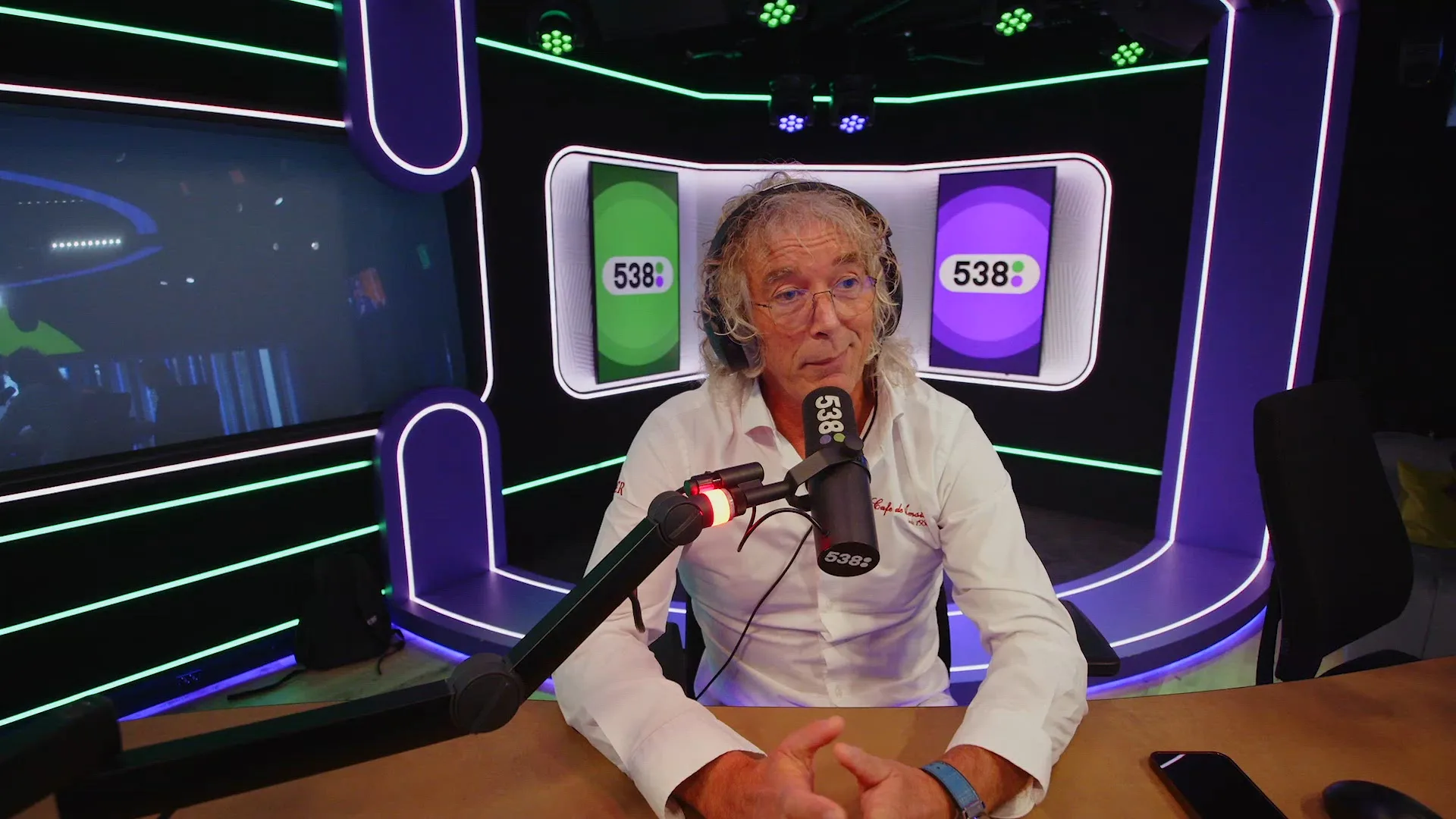 Een nieuwe mop van Arie over hele bijzondere gebarentaal!