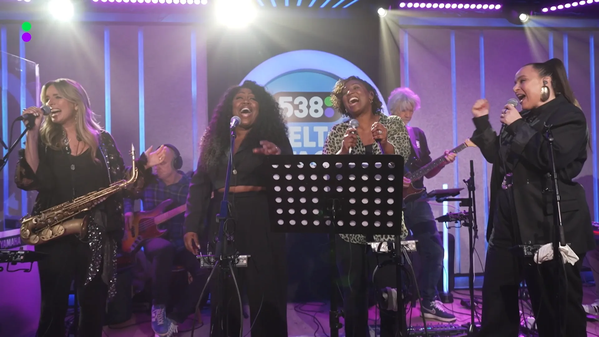 Ladies of Soul - I'm Coming out & I'm Every Woman