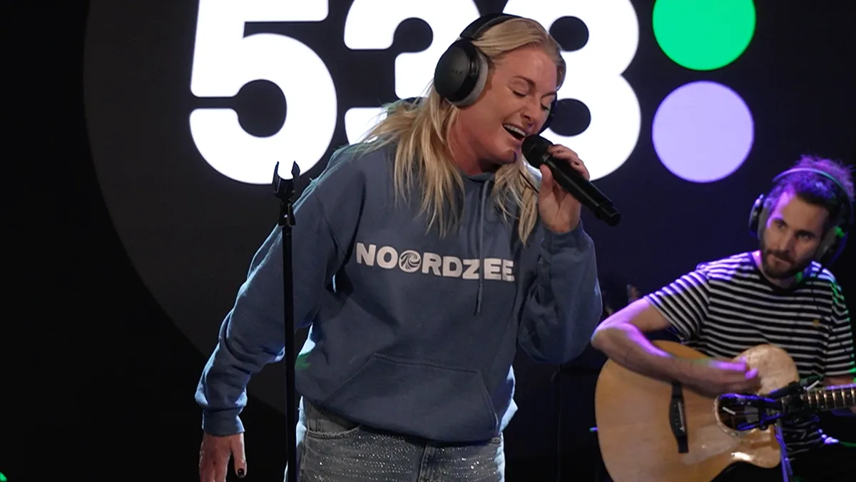 Miss Montreal doet I Want It That Way van Backstreet Boys! 🤩