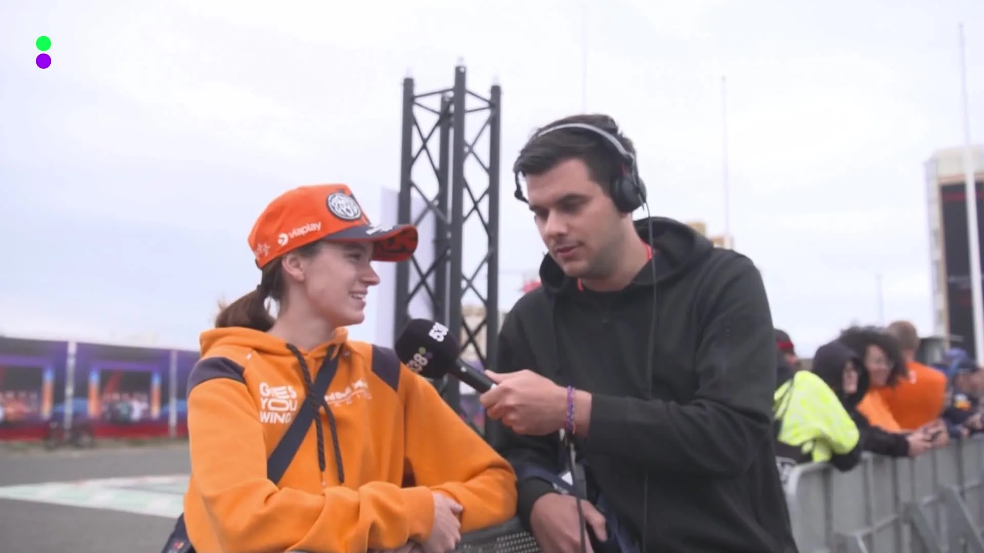 Enthousiaste Verstappen-fan staat vroeg voor de poort!