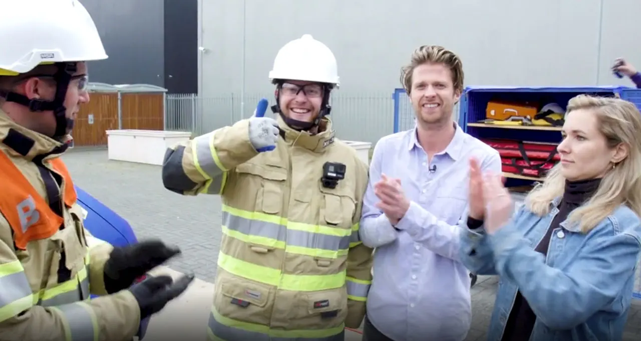 Lol! Sidekick Chris loopt een dagje mee met de brandweer