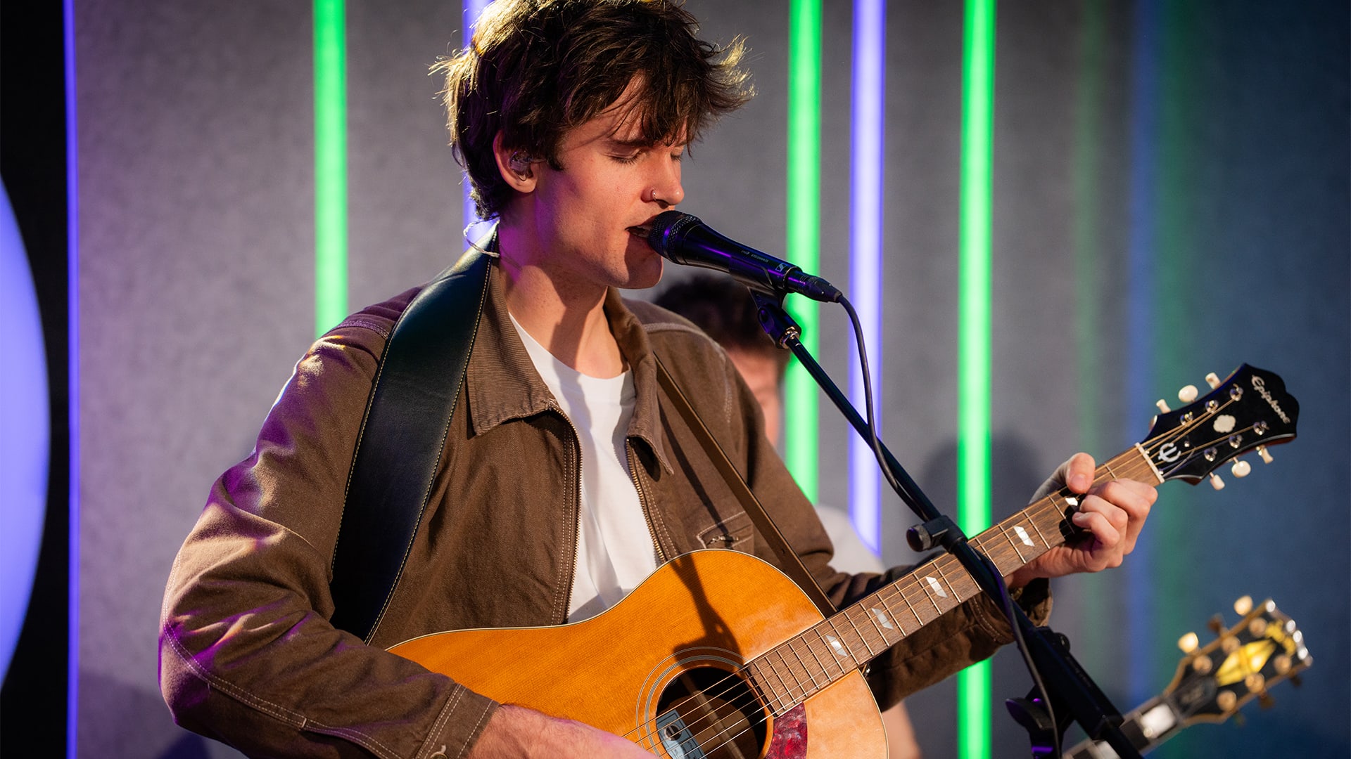 Blanks speelt zijn single Won't You Be My Baby live bij Evers & co.