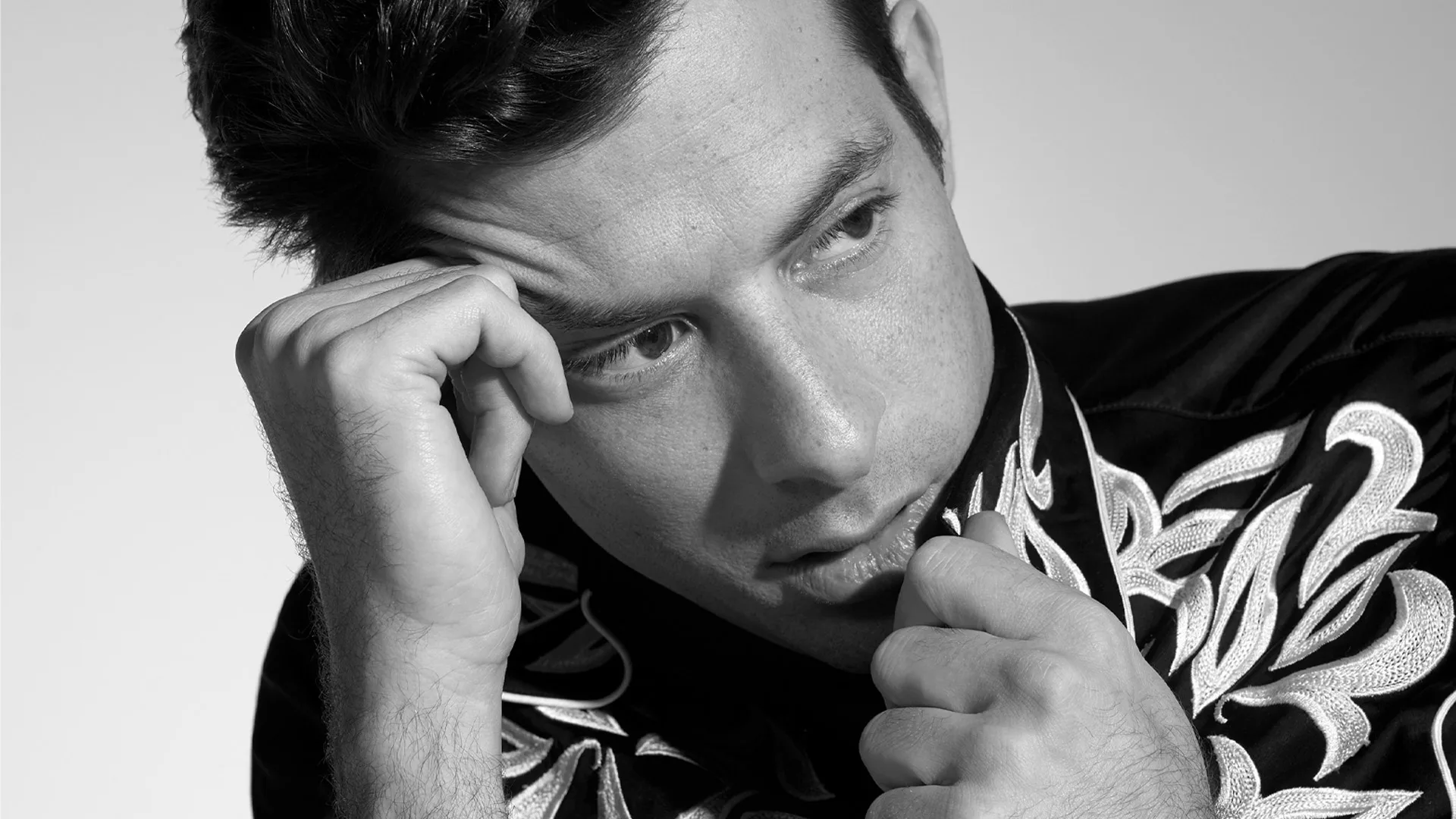 Gekraakt: LATE NIGHT FEELINGS - Mark Ronson ft. Lykke Li