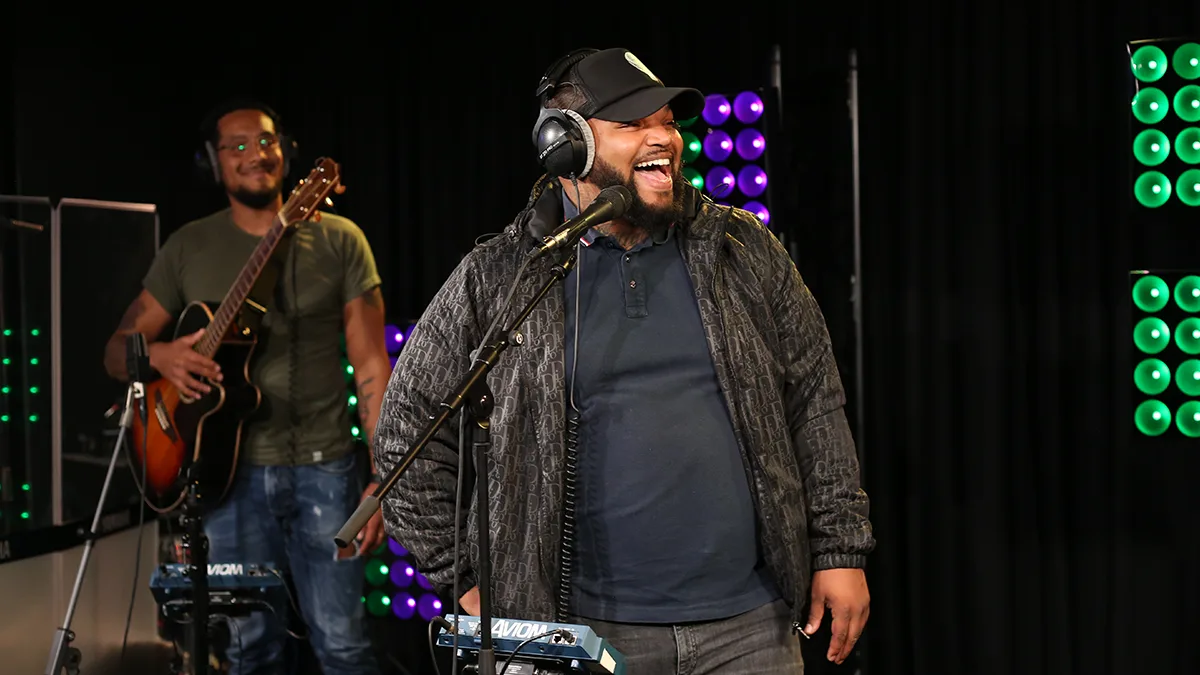 Brace bezorgt 538-luisteraars kippenvel met Verrückte-hit Vraag Jezelf Eens Af