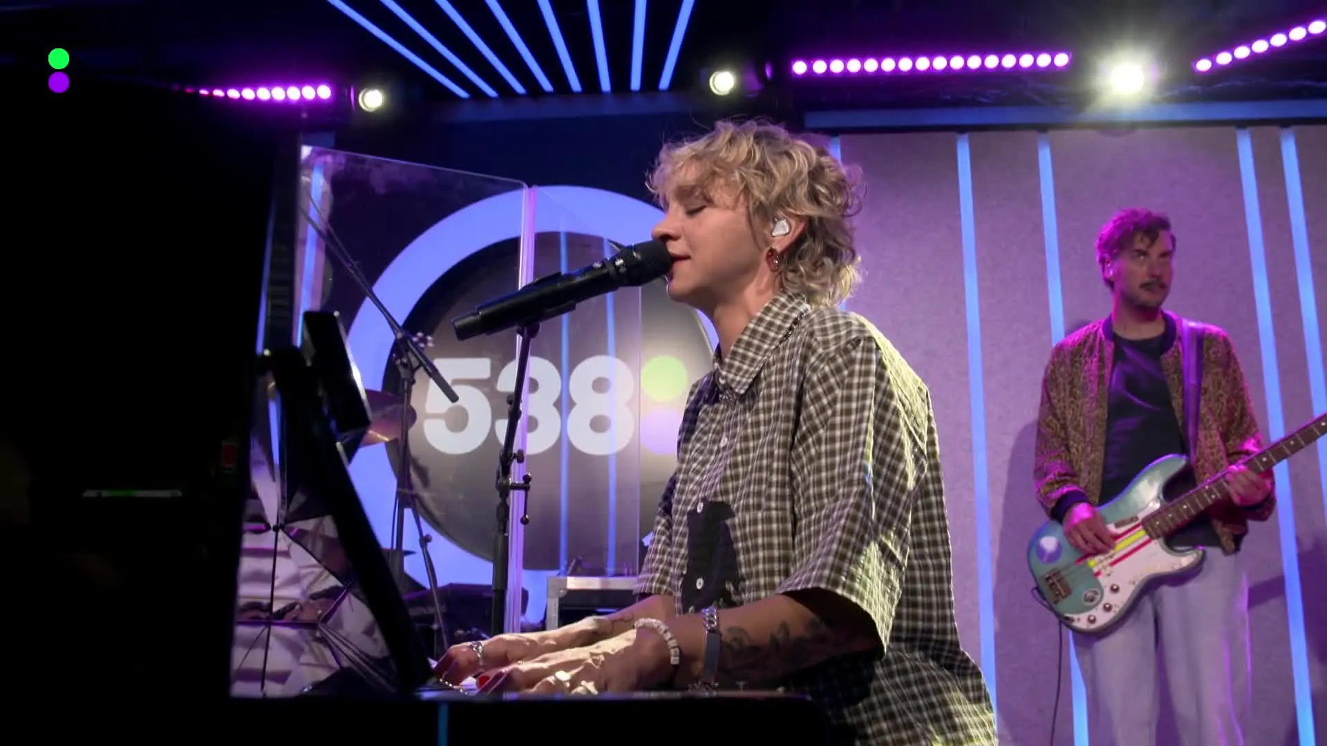 Krezip en remme spelen I Will Go There live bij Evers & co.