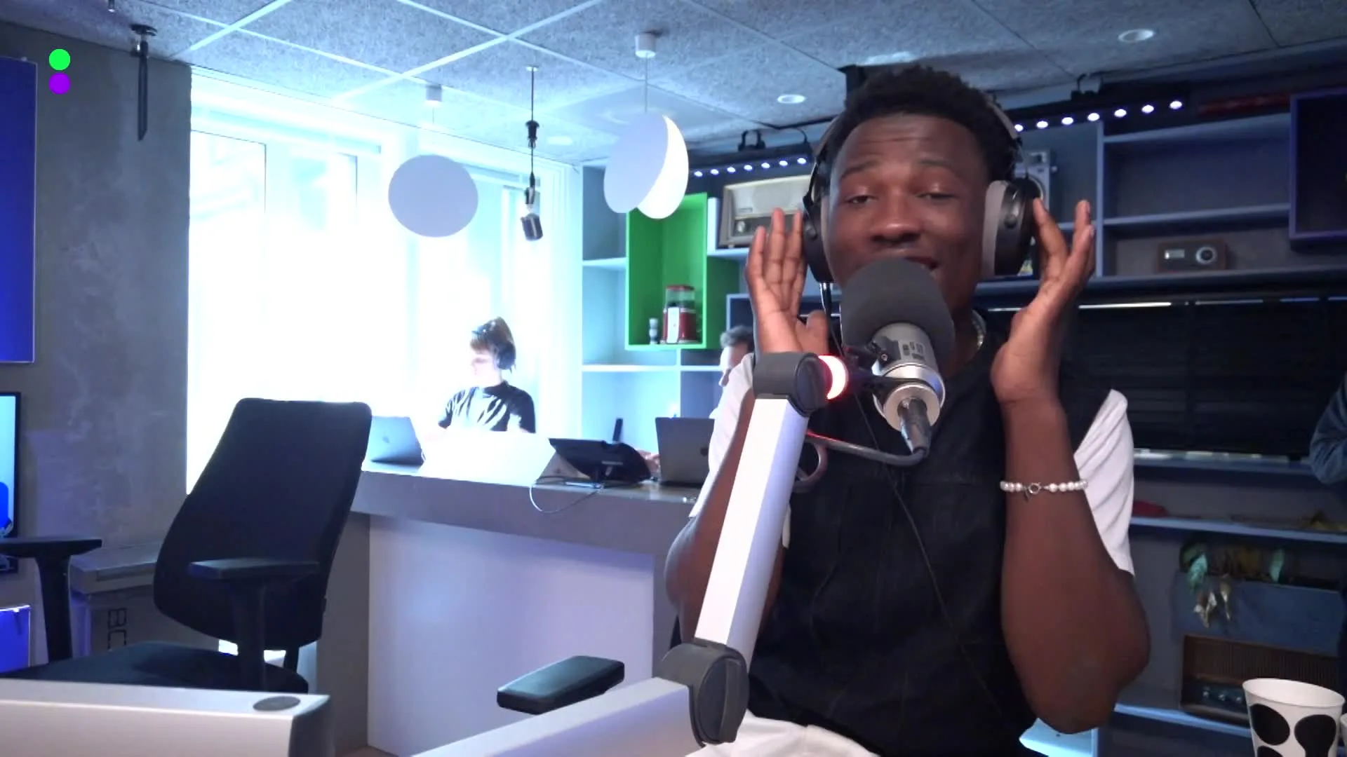 Claude primeurt nieuwe single Parler Français