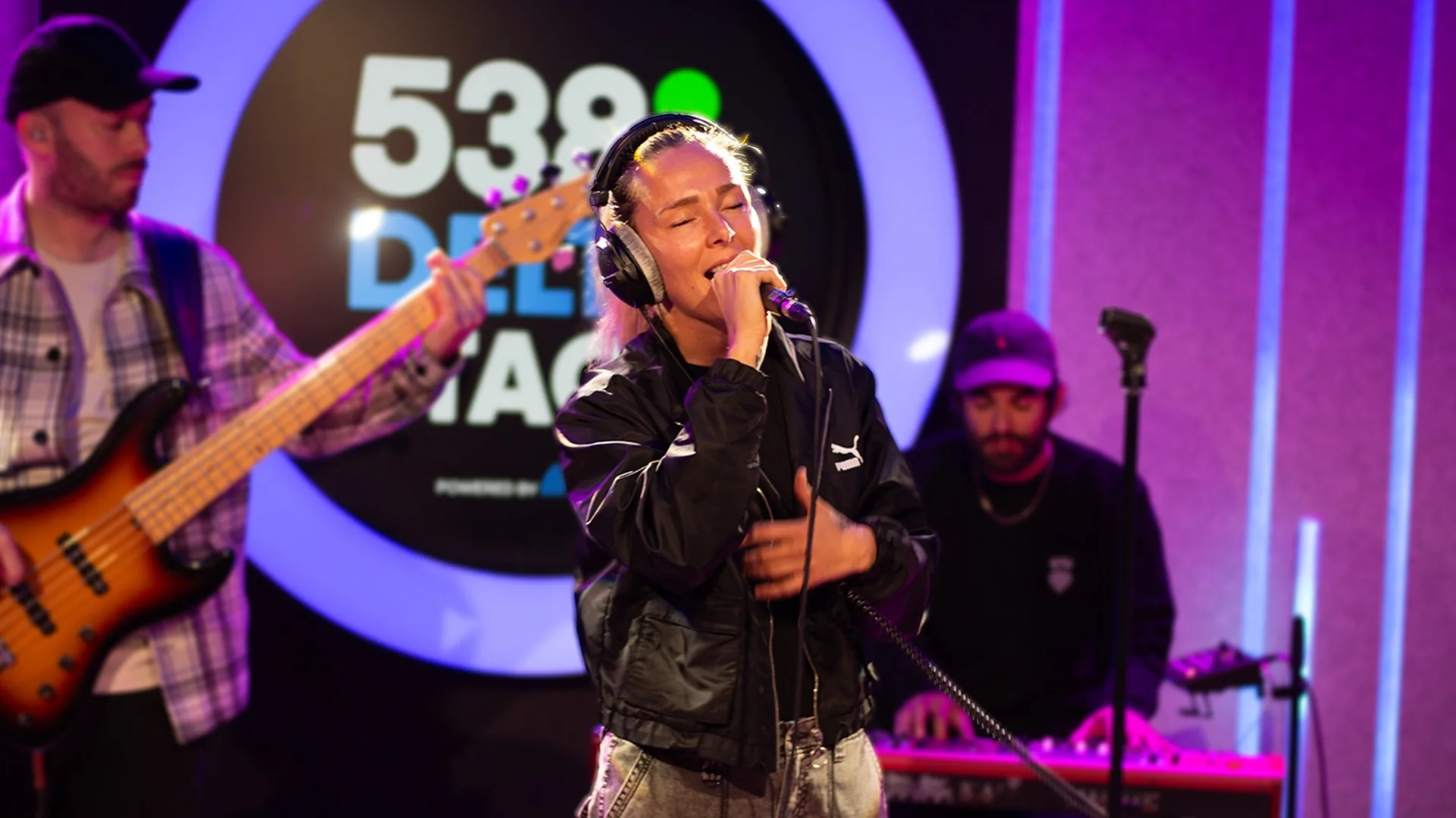 SERA blaast studio omver met Best Friend! 🔥