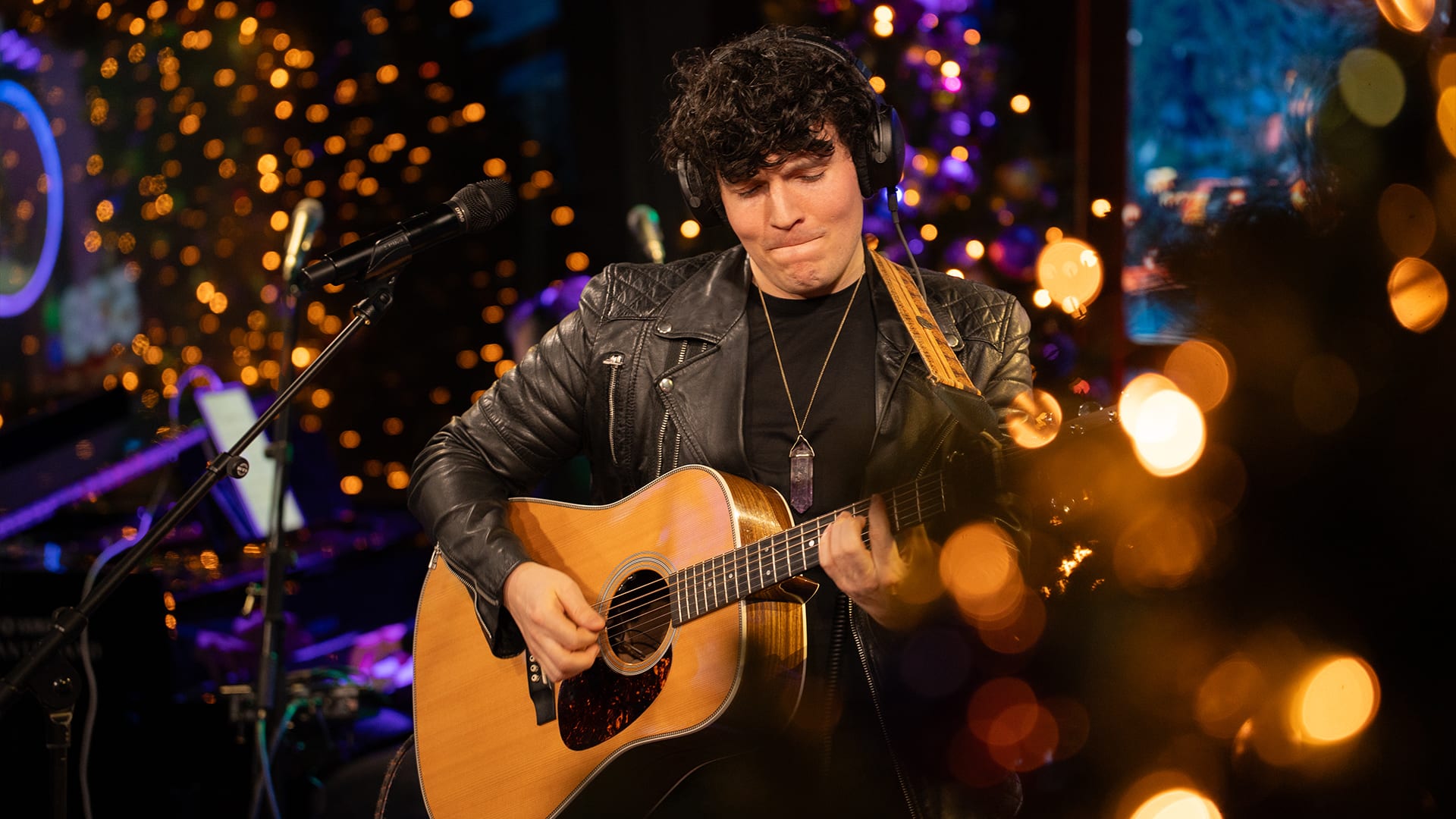 Marnix Emanuel doet Last Christmas van Wham! bij Edwin Evers in de studio