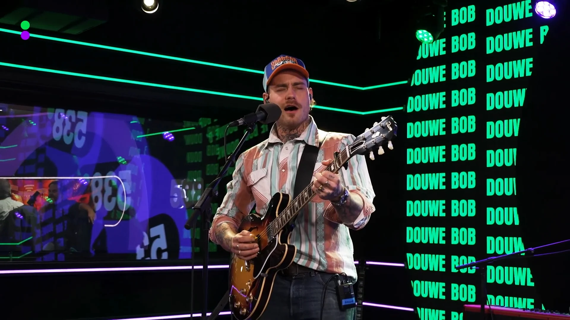 Douwe Bob speelt With You live in De 538 Ochtendshow