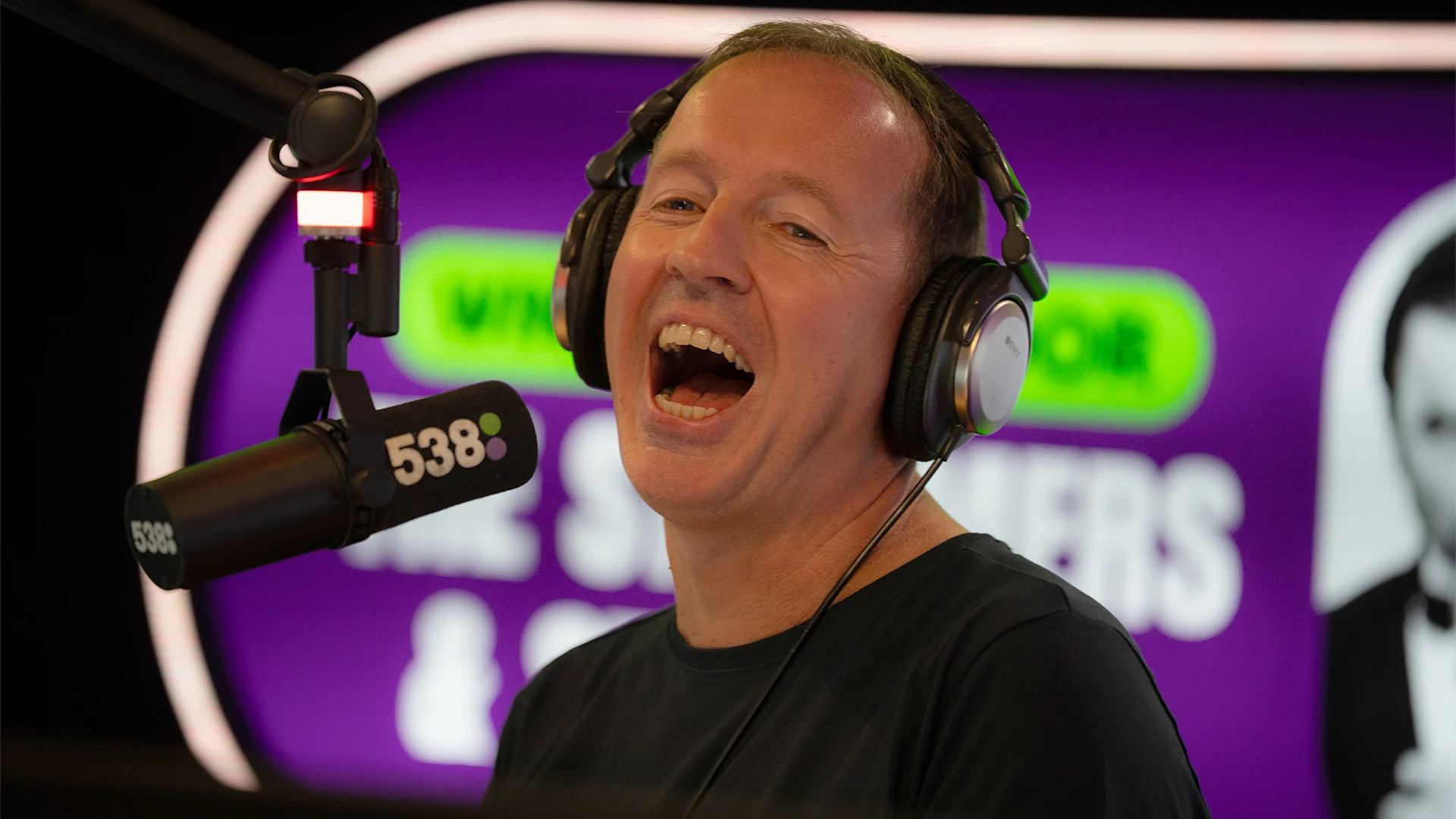 De stamtafel over Polen, de goudprijs en de nieuwe telefoon van ‘Caroline’!