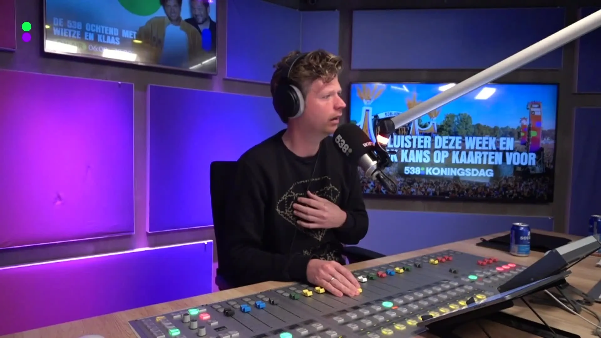 Luisteraar Mike is onderweg naar het ziekenhuis vanwege bevalling vriendin!