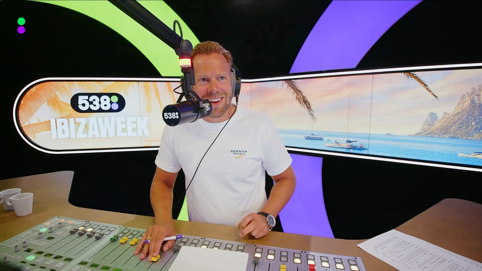 Er gaan twee kampioensschalen het land in: één voor PSV en één voor Ajax!