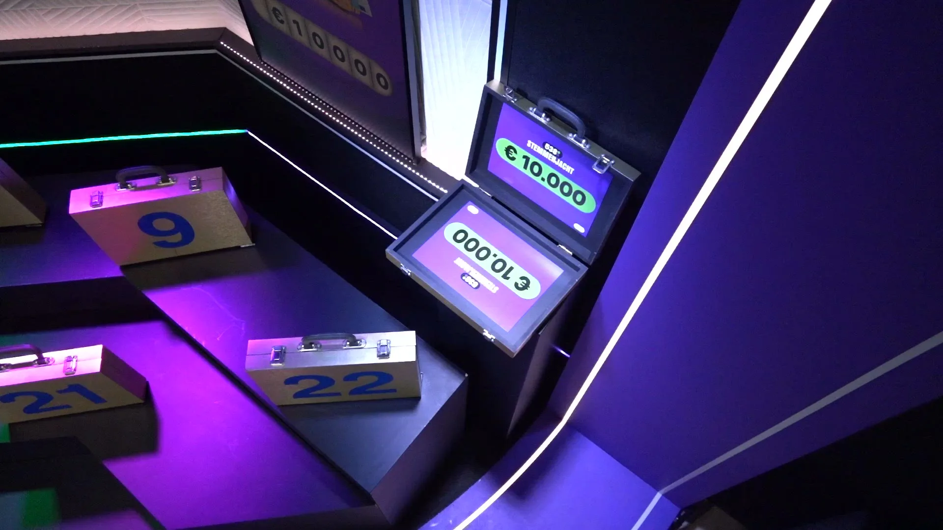 Rick raadt koffer 1 en wint € 10.000,- bij 538 Stemmenjacht!