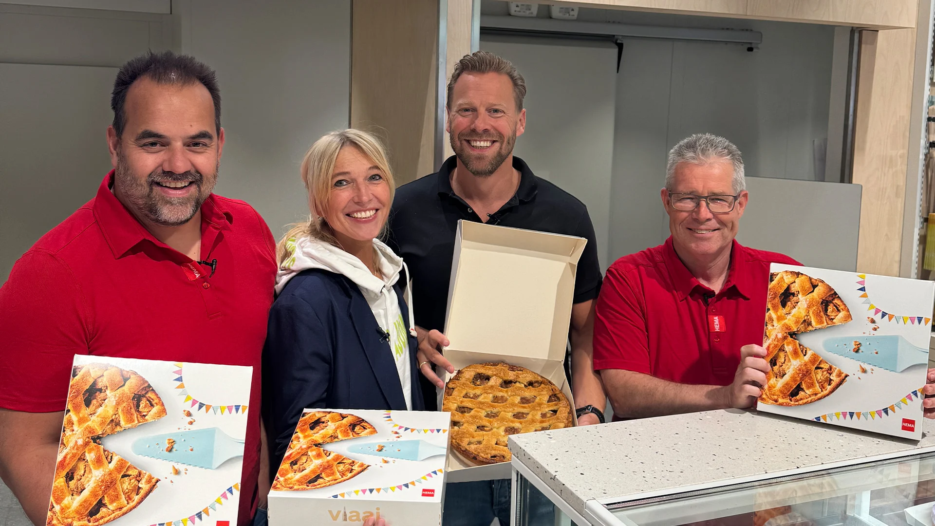 Vier de verjaardag van De 538 Ochtendshow met appeltaart! π