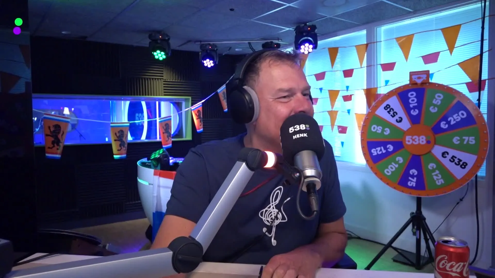 Broertjes De Boer bellen Edwin Evers vanaf hun vakantieadres!