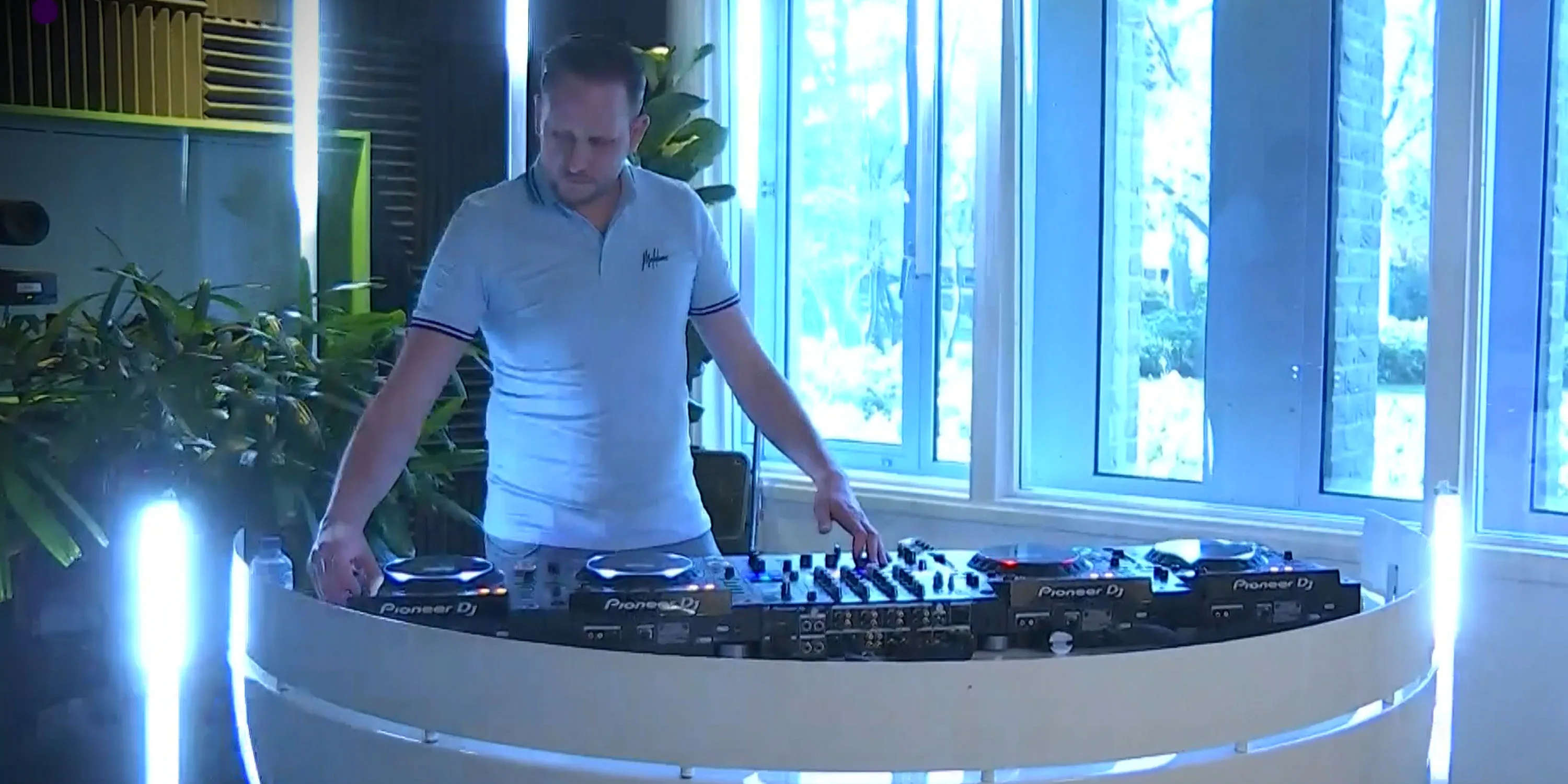 Chris Deluxe trapt het weekend af met Die Verrückte Mix!