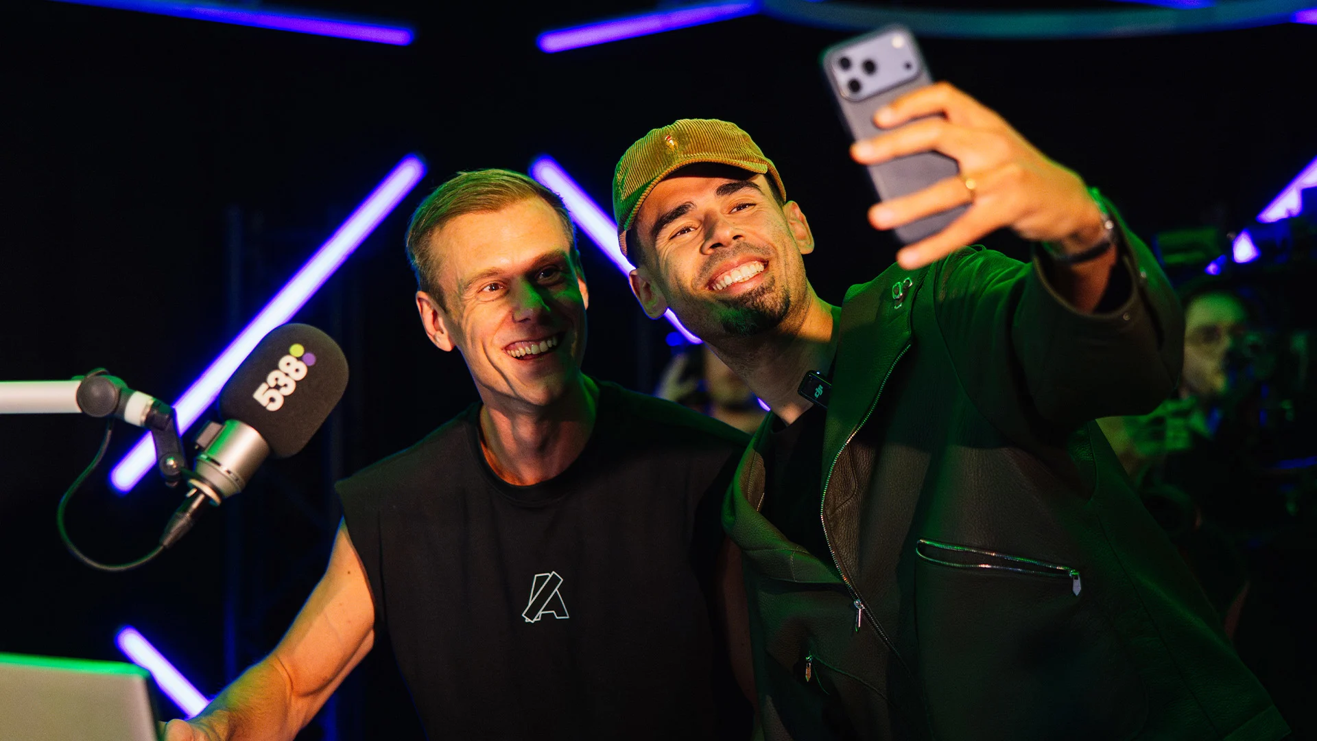 Afrojack werkt aan nieuwe track met populaire YouTuber
