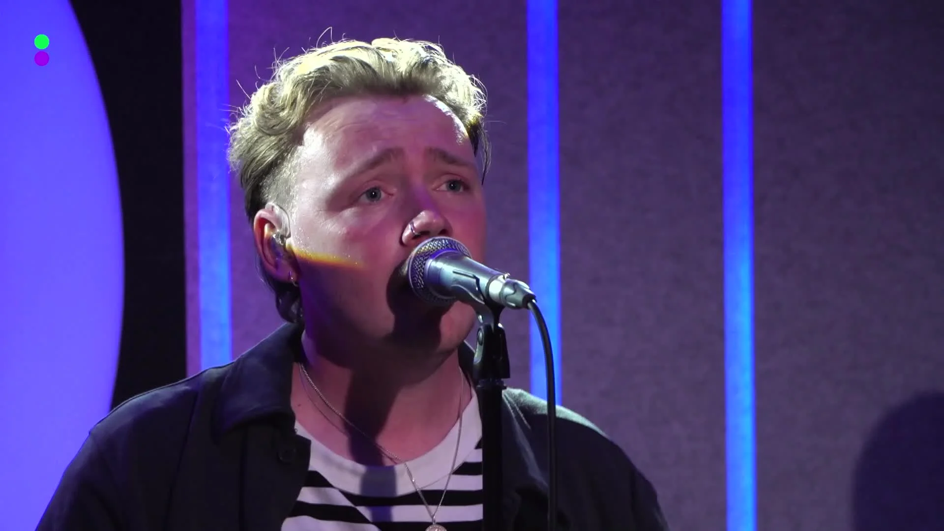 Only The Poets speelt Jump voor het eerst live op de radio